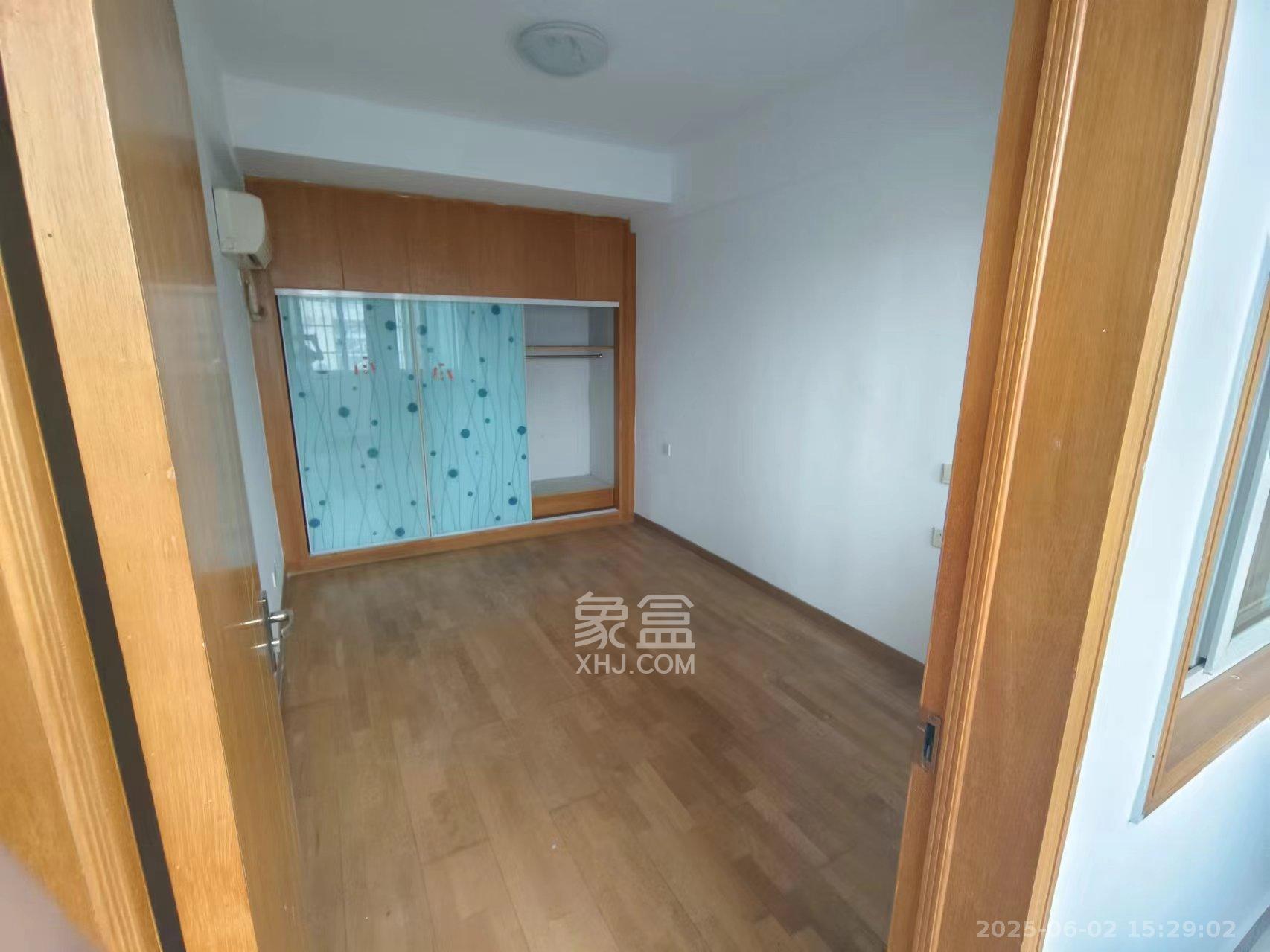 建鸿达现代公寓  2室1厅1卫    2600.0元/月 建鸿达现代公寓  2室1厅1卫    2600.0元/月室内图