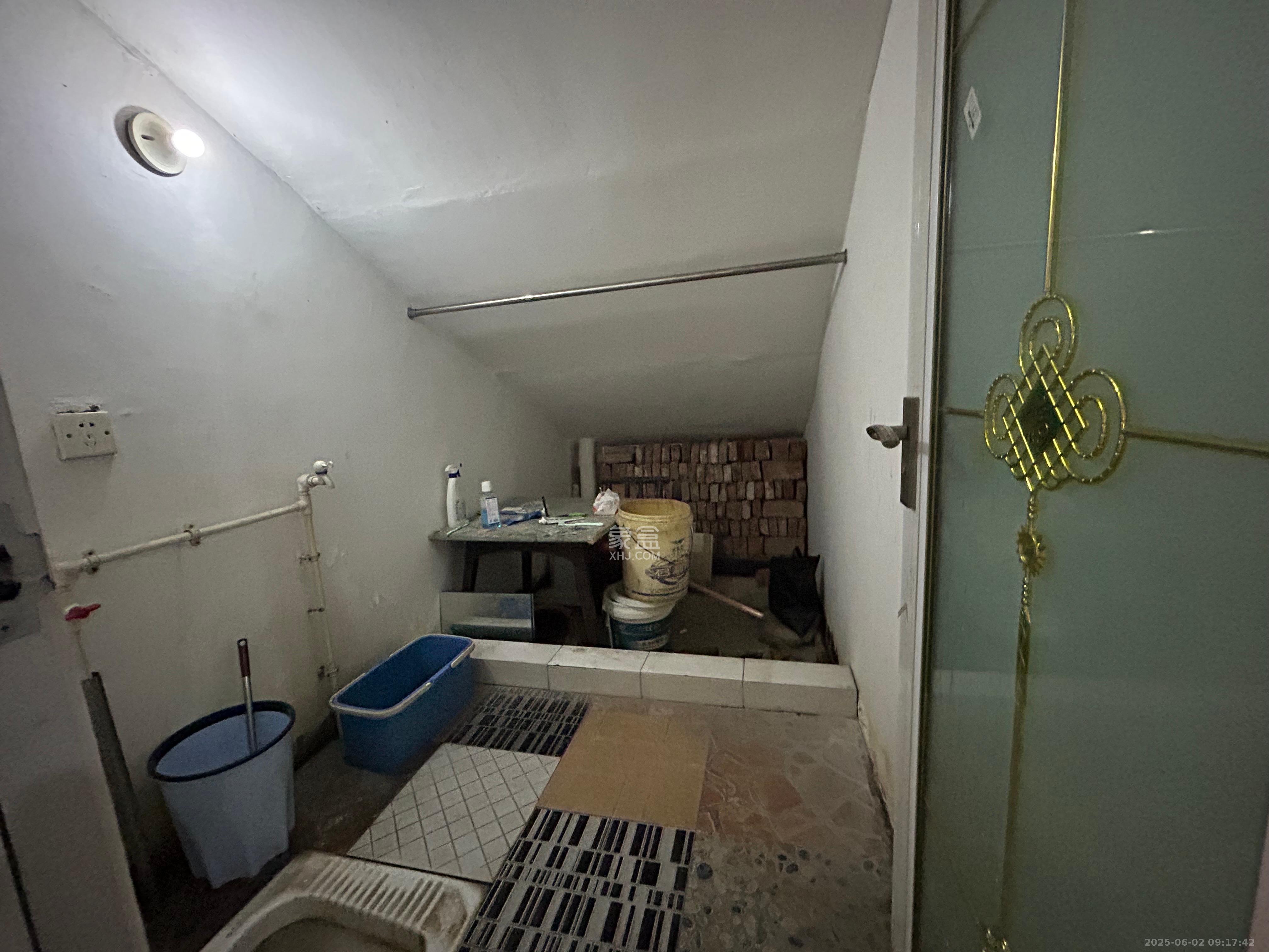 杉木村安置小区 3室1厅2卫 1500.0元/月 杉木村安置小区 3室1厅2卫 1500.0元/月室内图