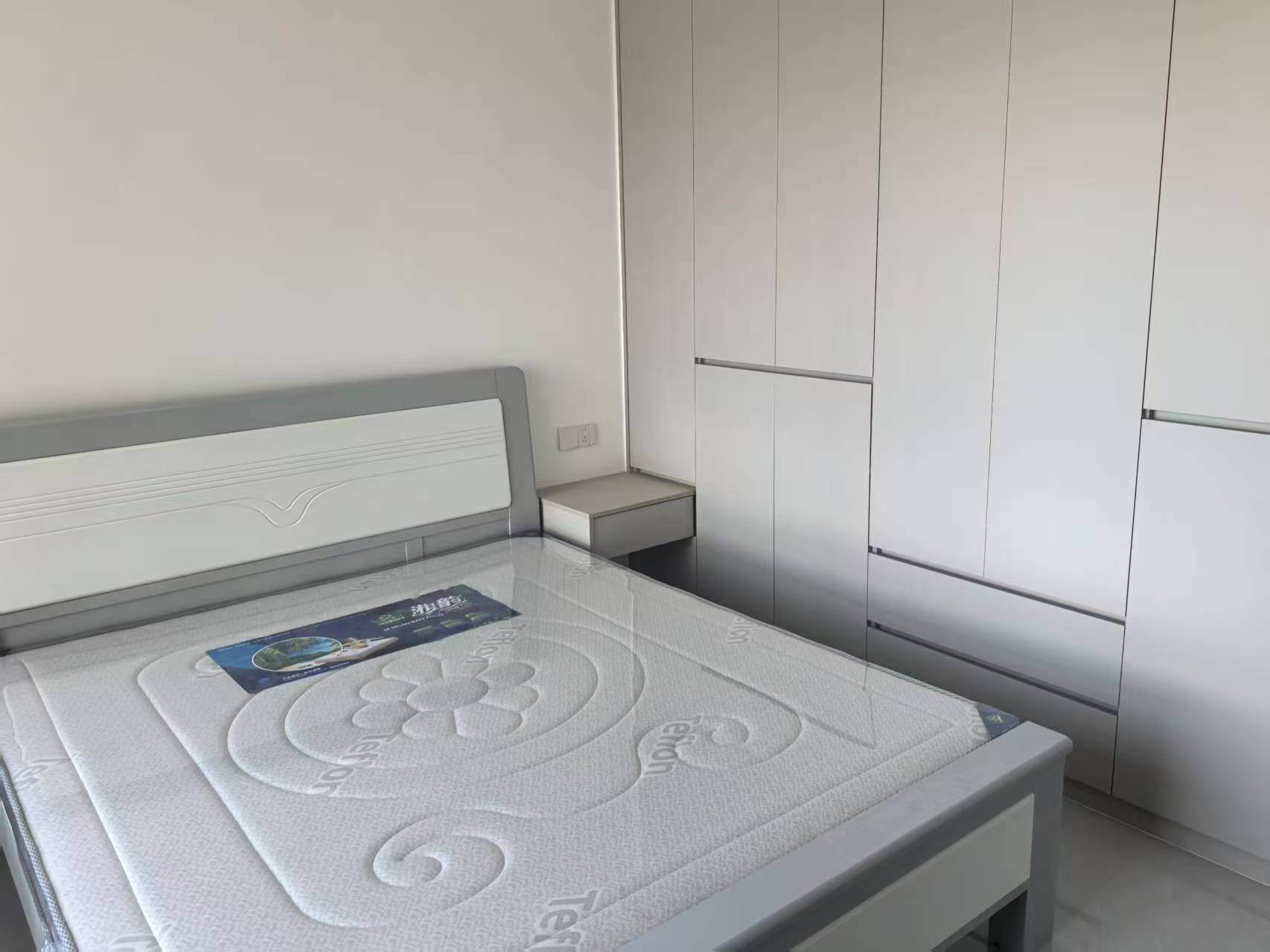 互助小区电梯房  3室2厅2卫   2000.00元/月室内图