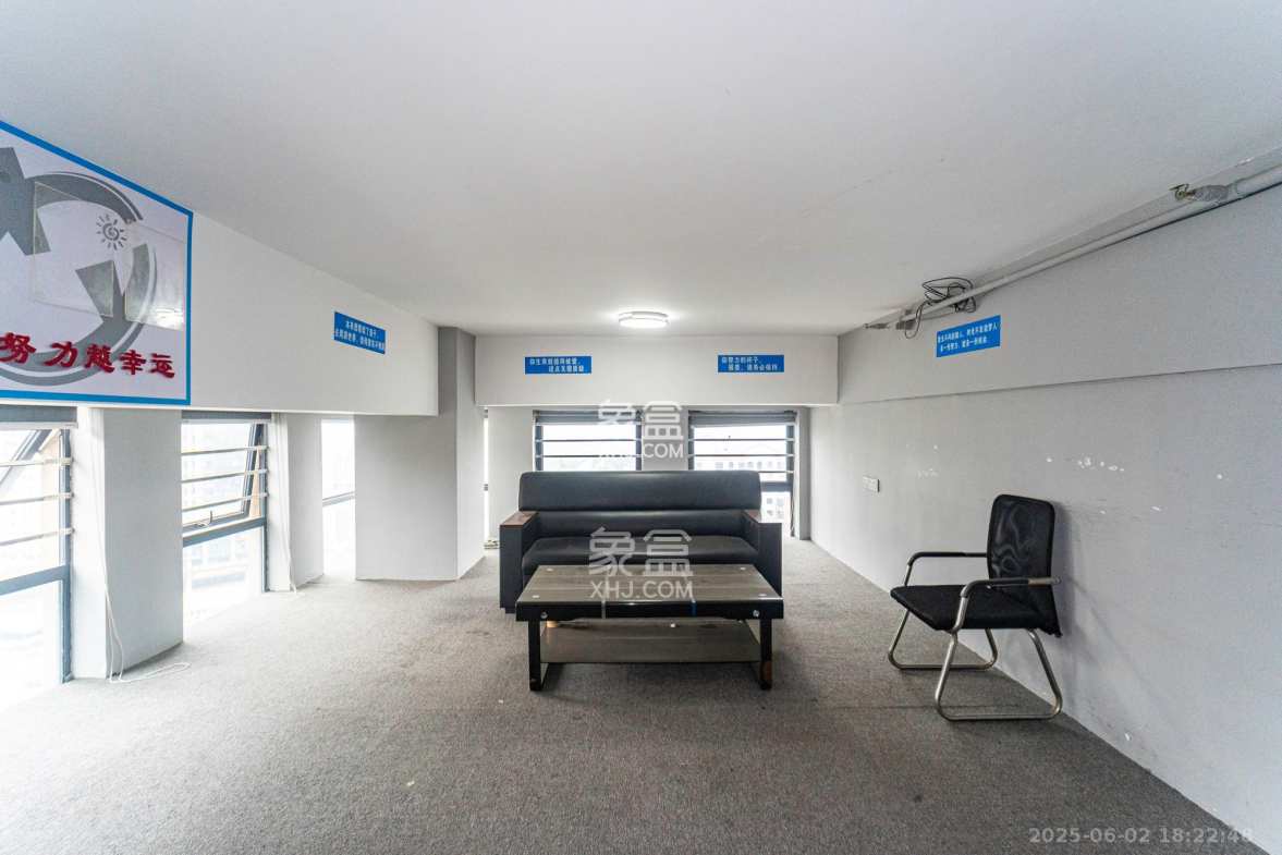 华润置地广场二期 1室1厅1卫 42.8万 华润置地广场二期 1室1厅1卫 42.8万卧室