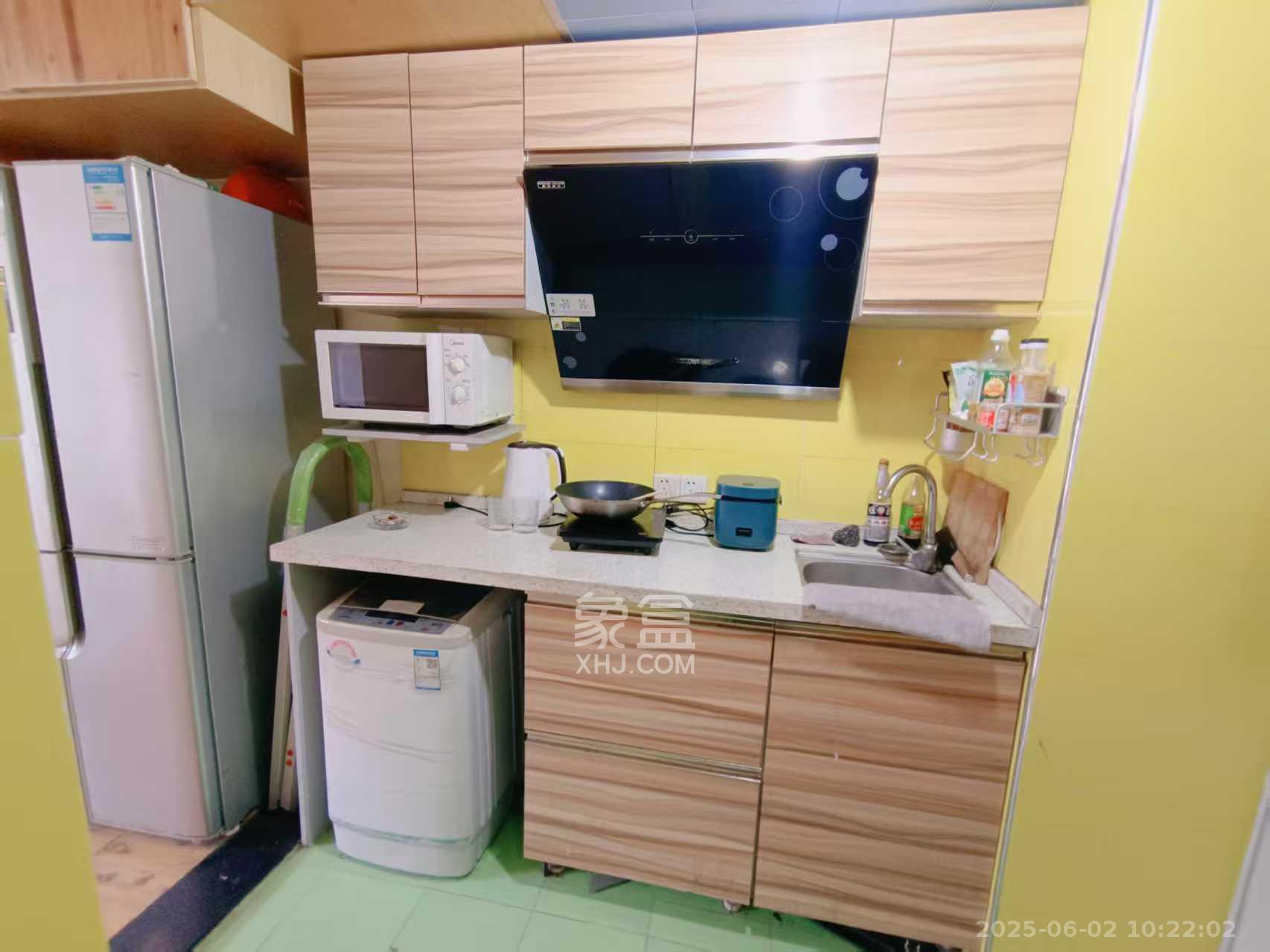 阳光100二期  1室1厅1卫   1300.00元/月室内图