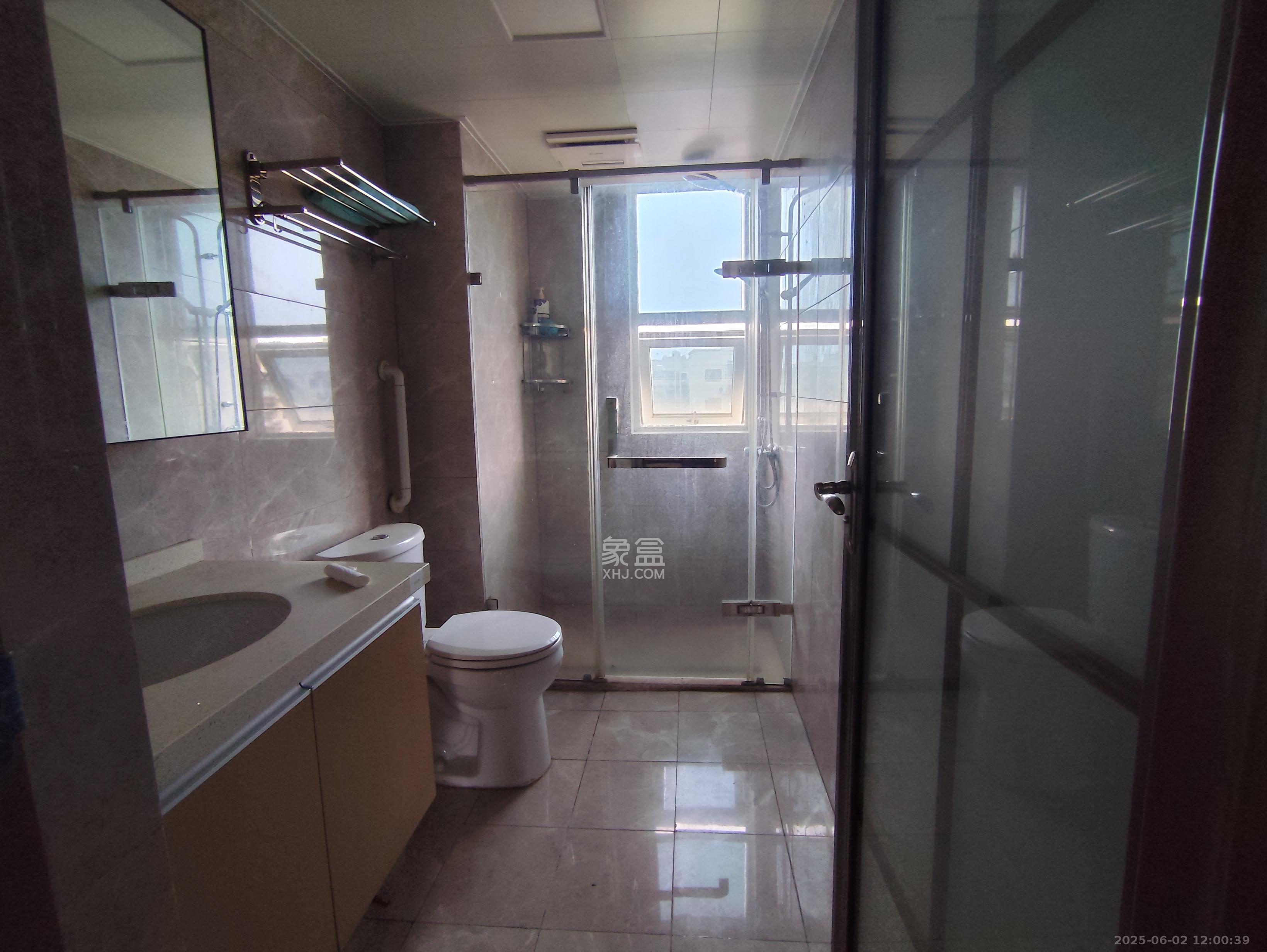 新华联梦想城  3室2厅2卫    2100.0元/月 新华联梦想城  3室2厅2卫    2100.0元/月室内图