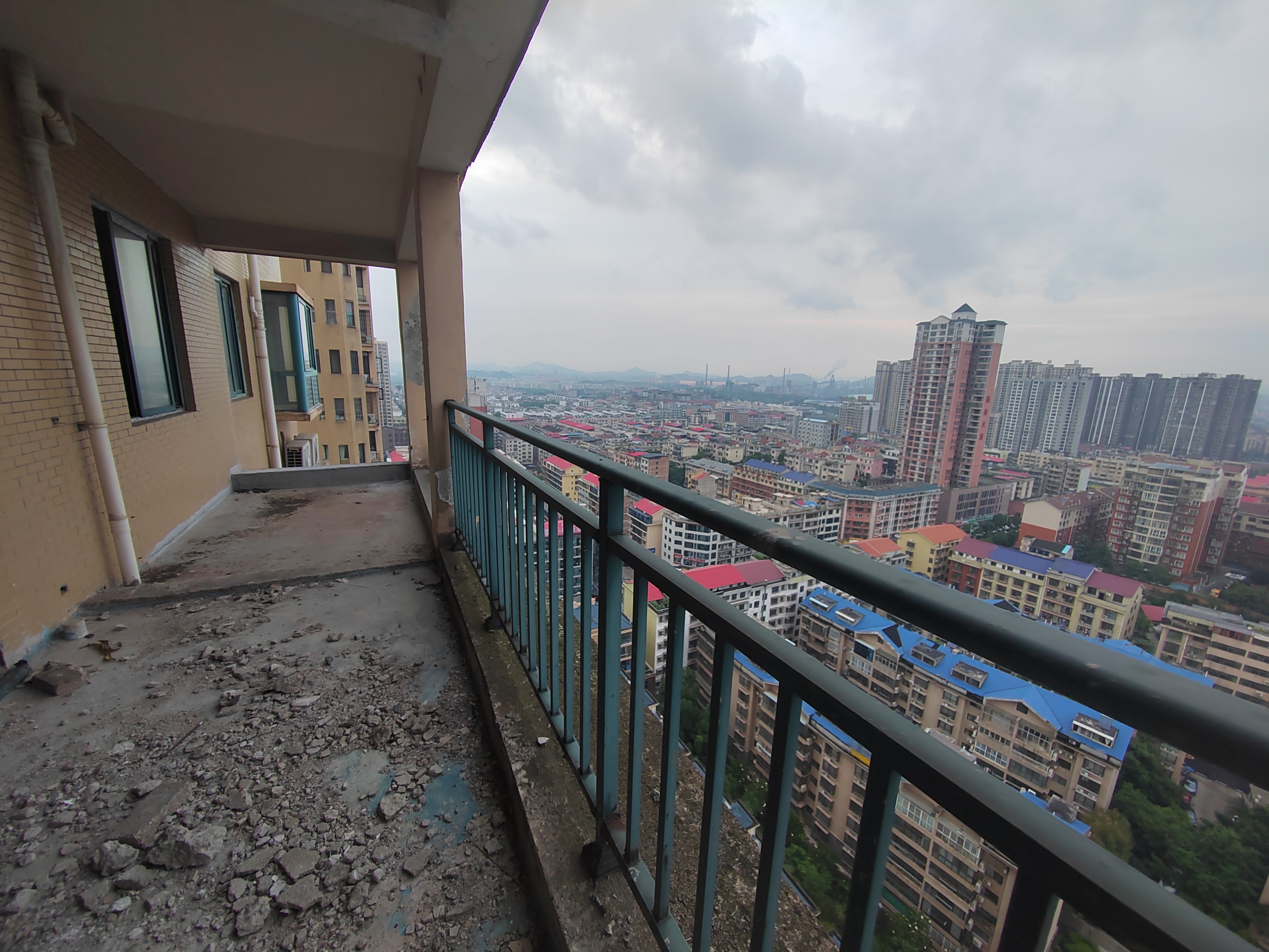 吉泰丽园 4室2厅2卫 60.8万 吉泰丽园 4室2厅2卫 60.8万客厅