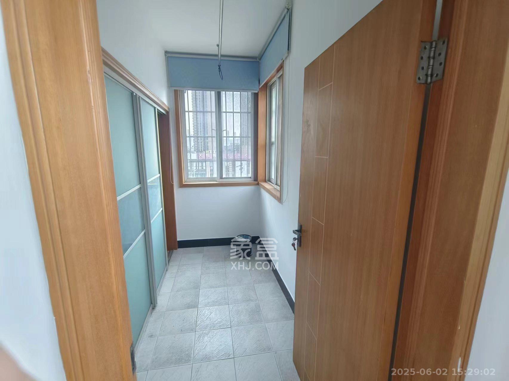 建鸿达现代公寓  2室1厅1卫    2600.0元/月 建鸿达现代公寓  2室1厅1卫    2600.0元/月室内图