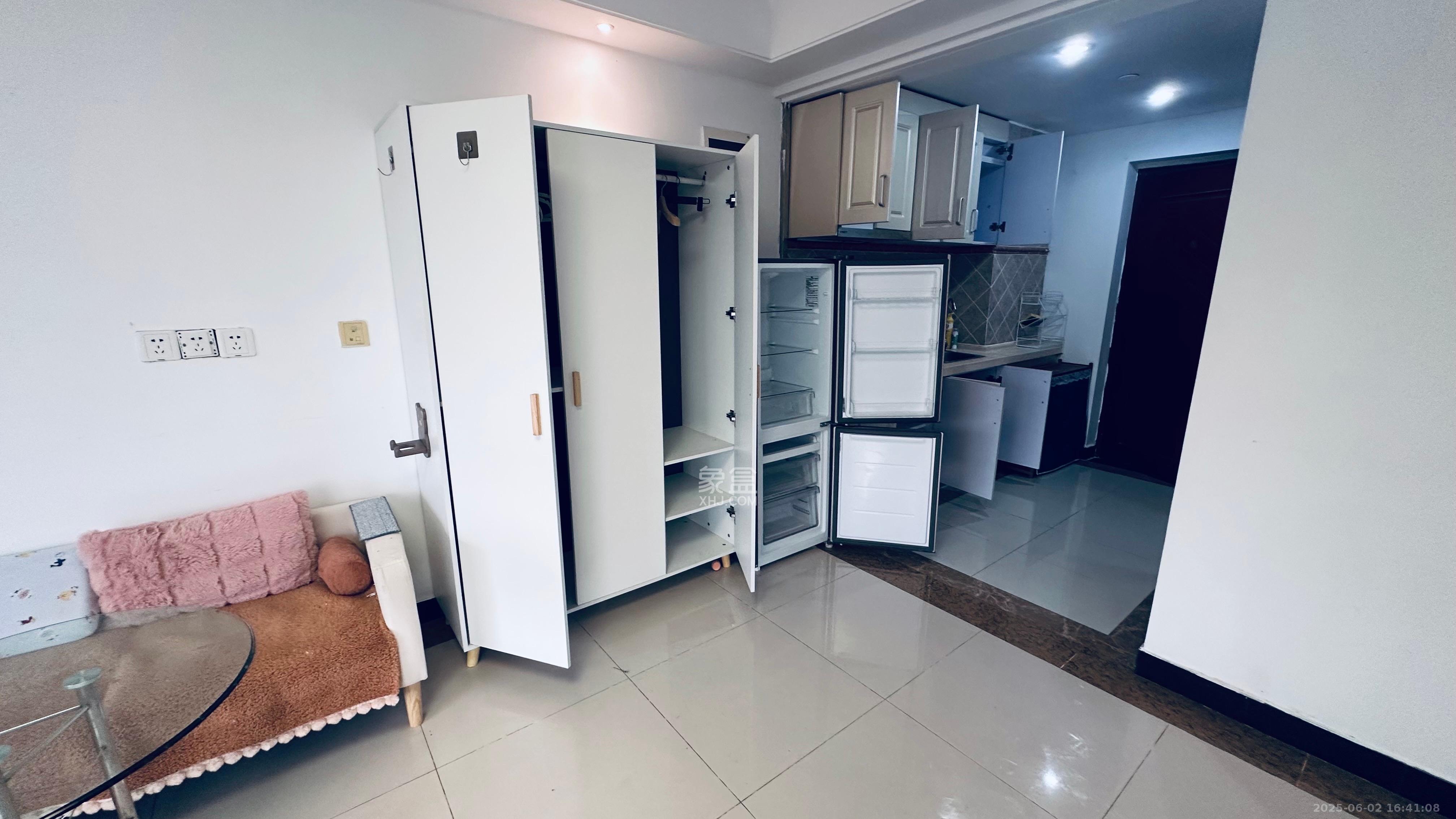 嘉斯茂购物广场(国中星城) 1室1厅1卫 1800.0元/月 嘉斯茂购物广场(国中星城) 1室1厅1卫 1800.0元/月室内图