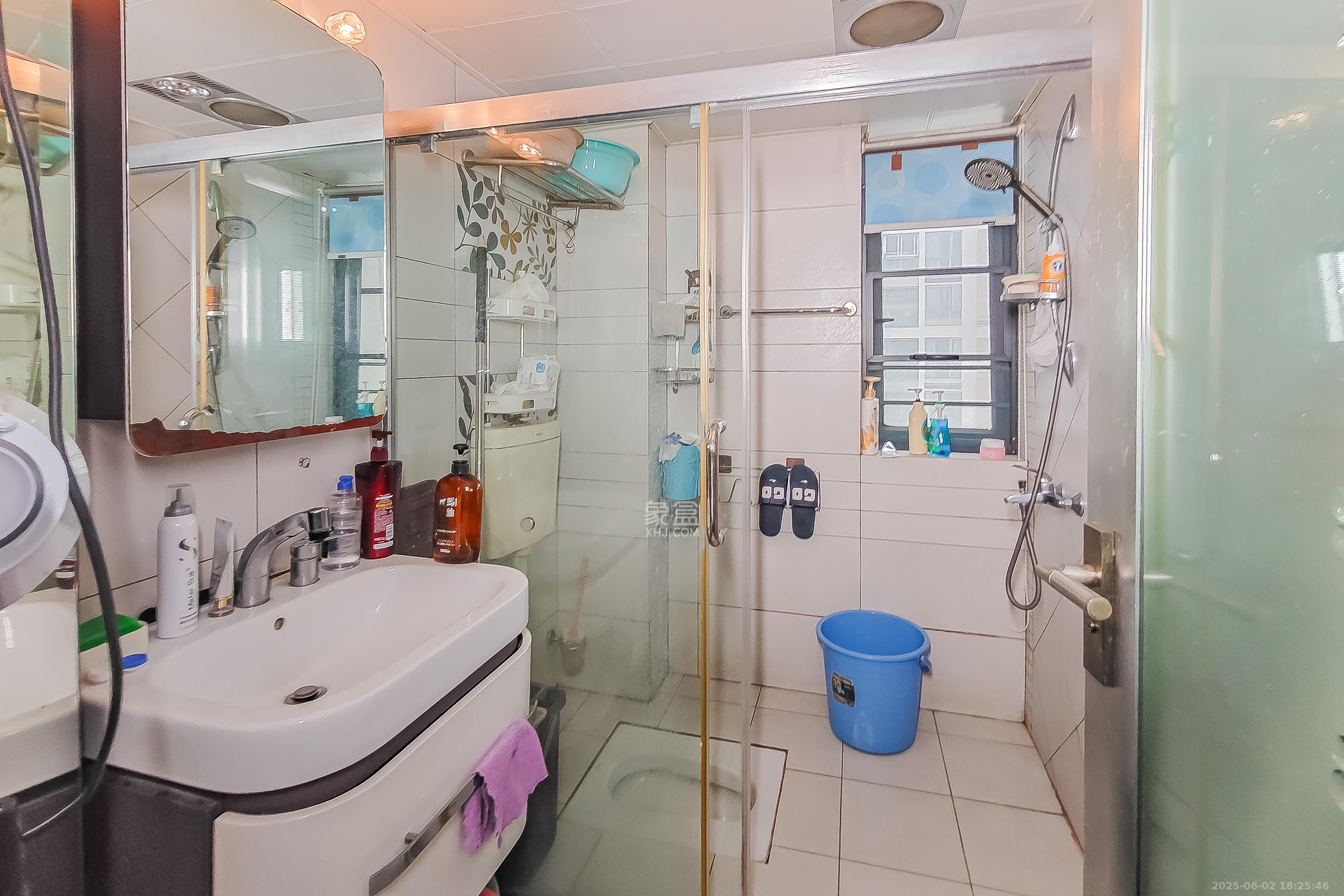 格蓝康都  3室2厅2卫    98.8万 格蓝康都  3室2厅2卫    98.8万卫生间