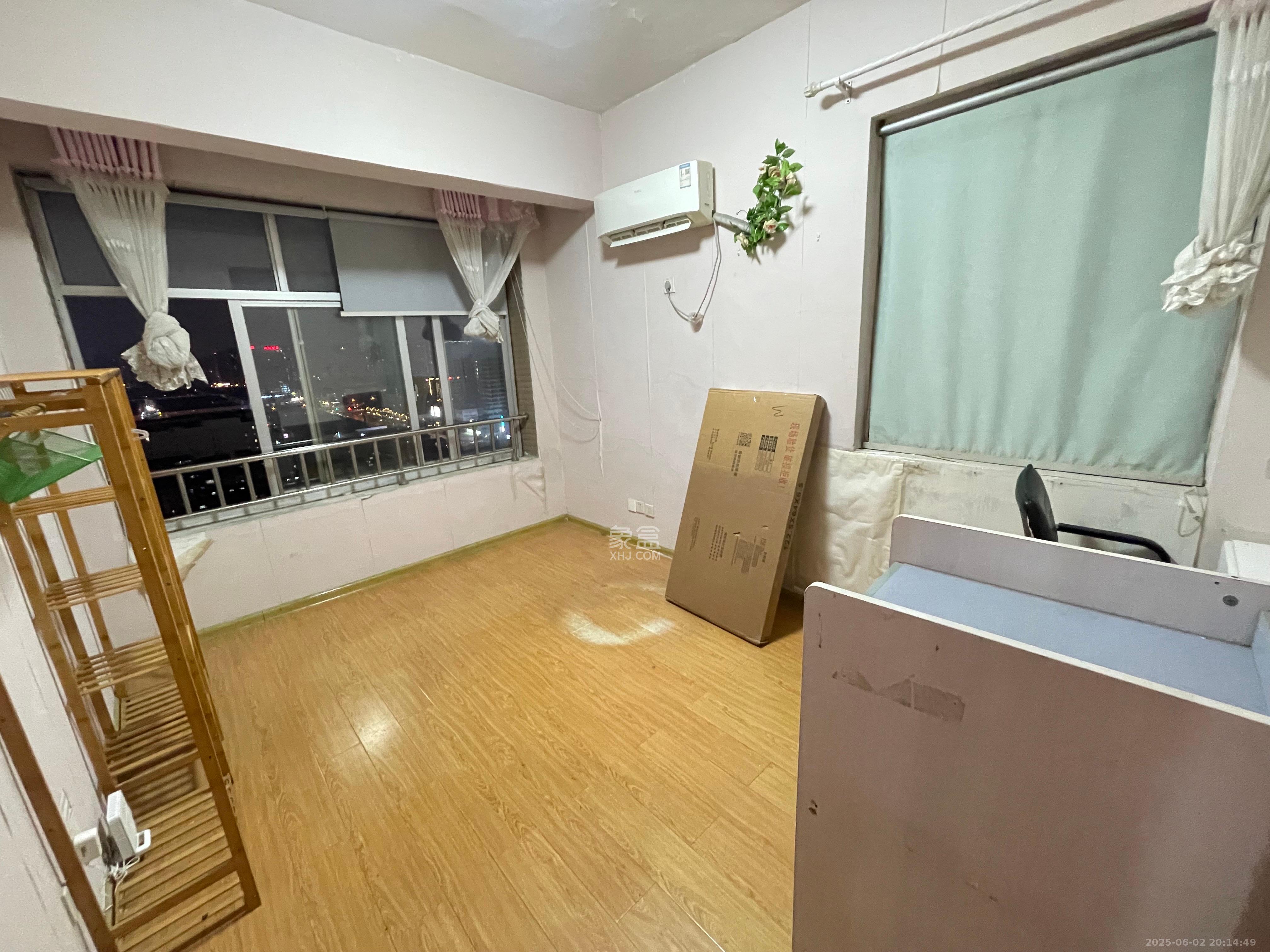 上河国际B座  2室2厅1卫   2000.00元/月室内图