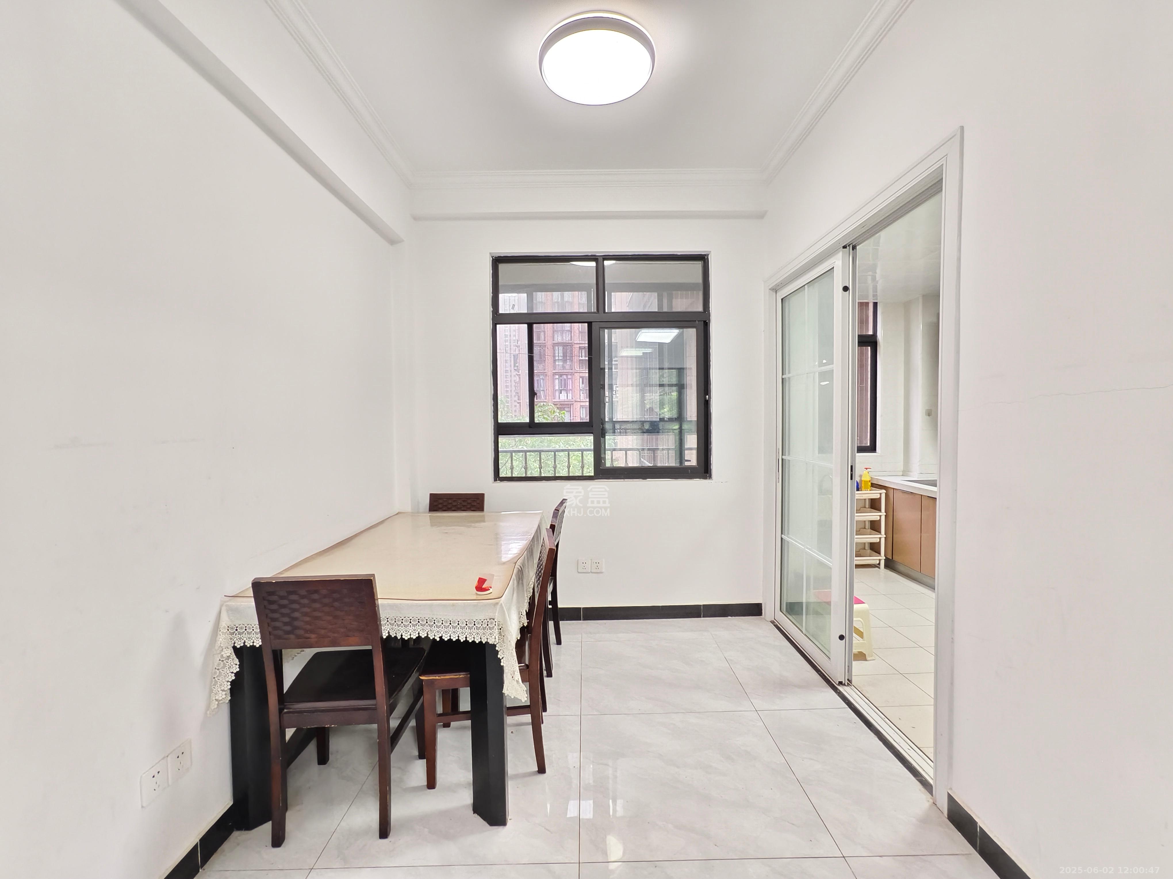 康桥长郡 4室2厅2卫 2400.0元/月 康桥长郡 4室2厅2卫 2400.0元/月室内图