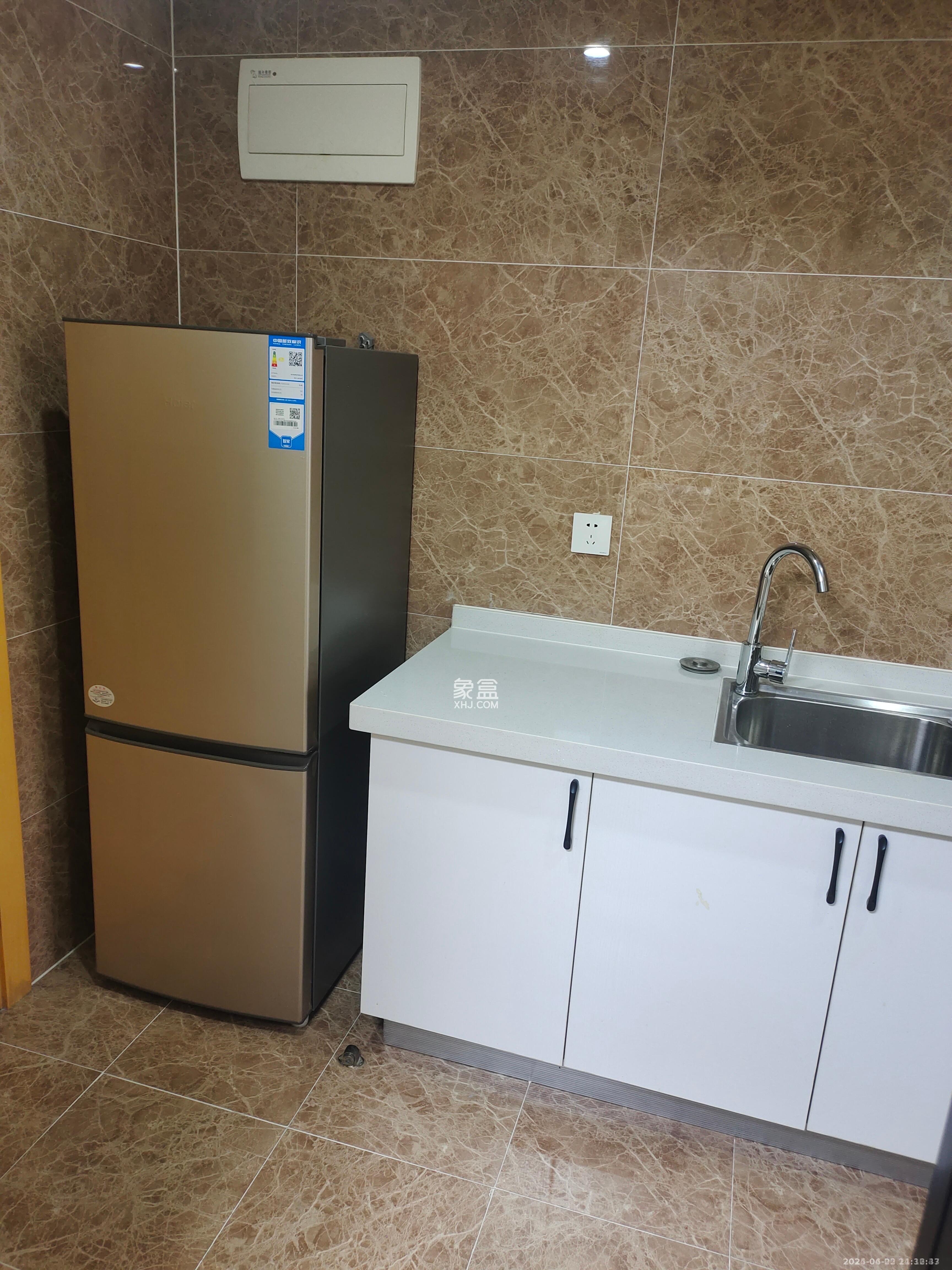 泊富公寓(泊富国际广场)  1室1厅1卫    2600.0元/月 泊富公寓(泊富国际广场)  1室1厅1卫    2600.0元/月室内图