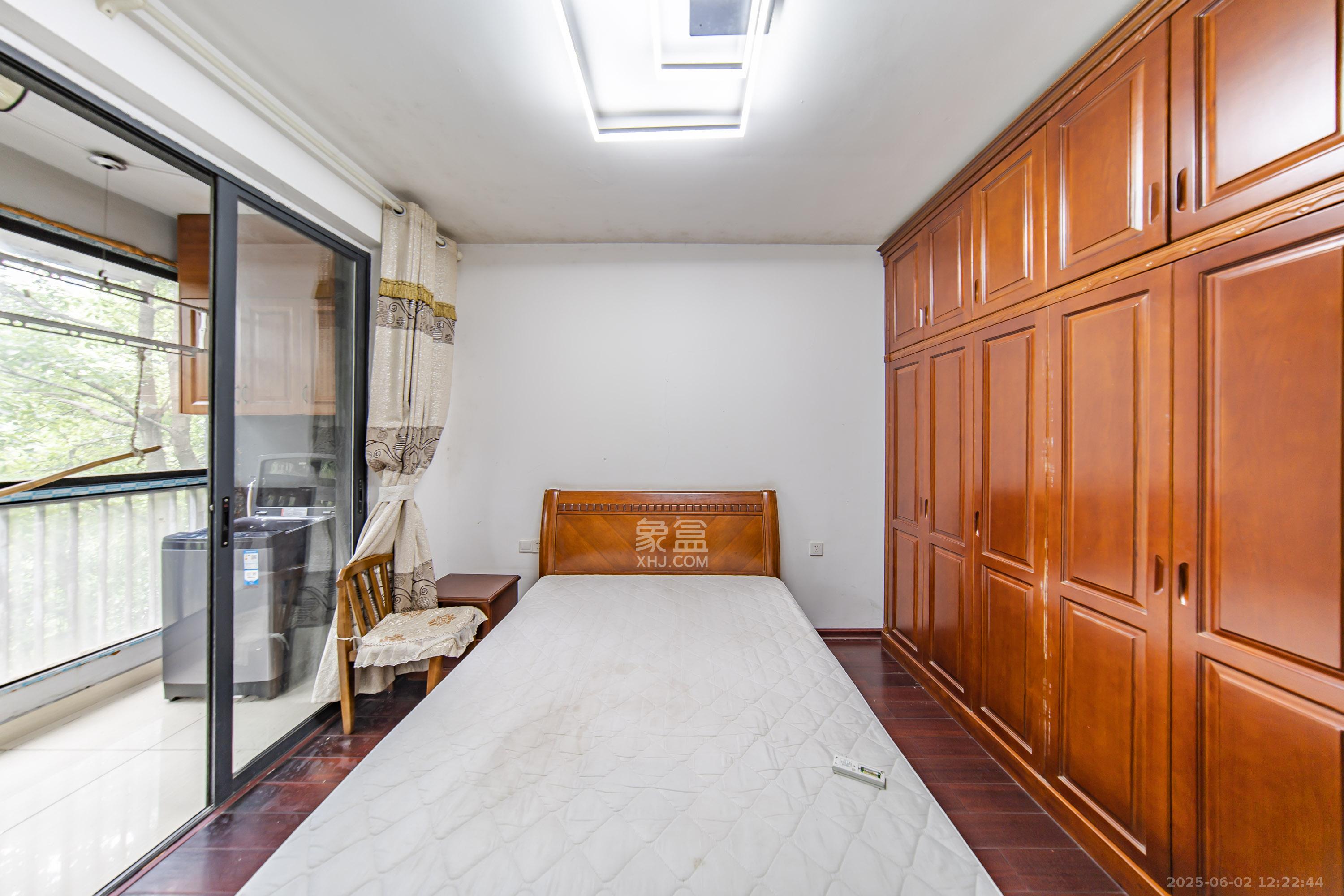 阳光100三期  3室2厅2卫    106.0万 阳光100三期  3室2厅2卫    106.0万卧室