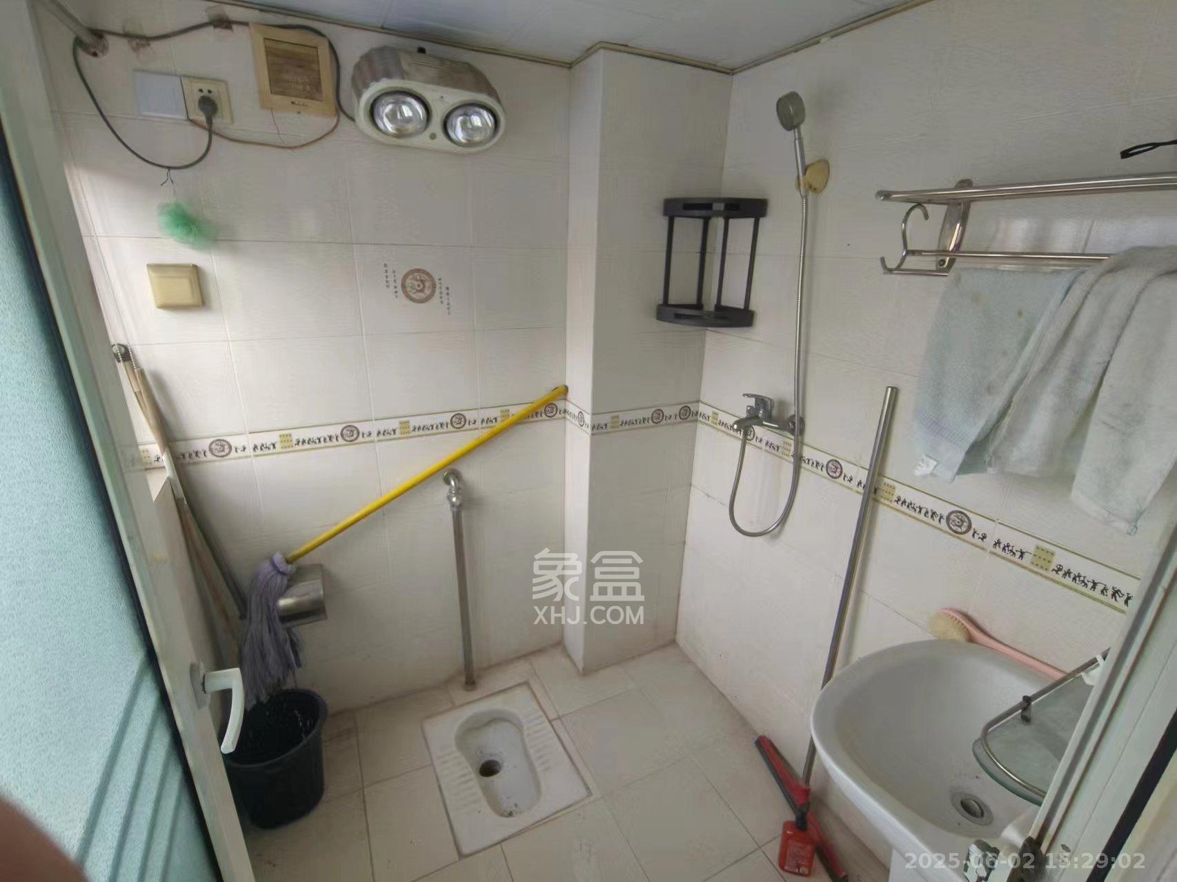 建鸿达现代公寓  2室1厅1卫    2600.0元/月 建鸿达现代公寓  2室1厅1卫    2600.0元/月室内图