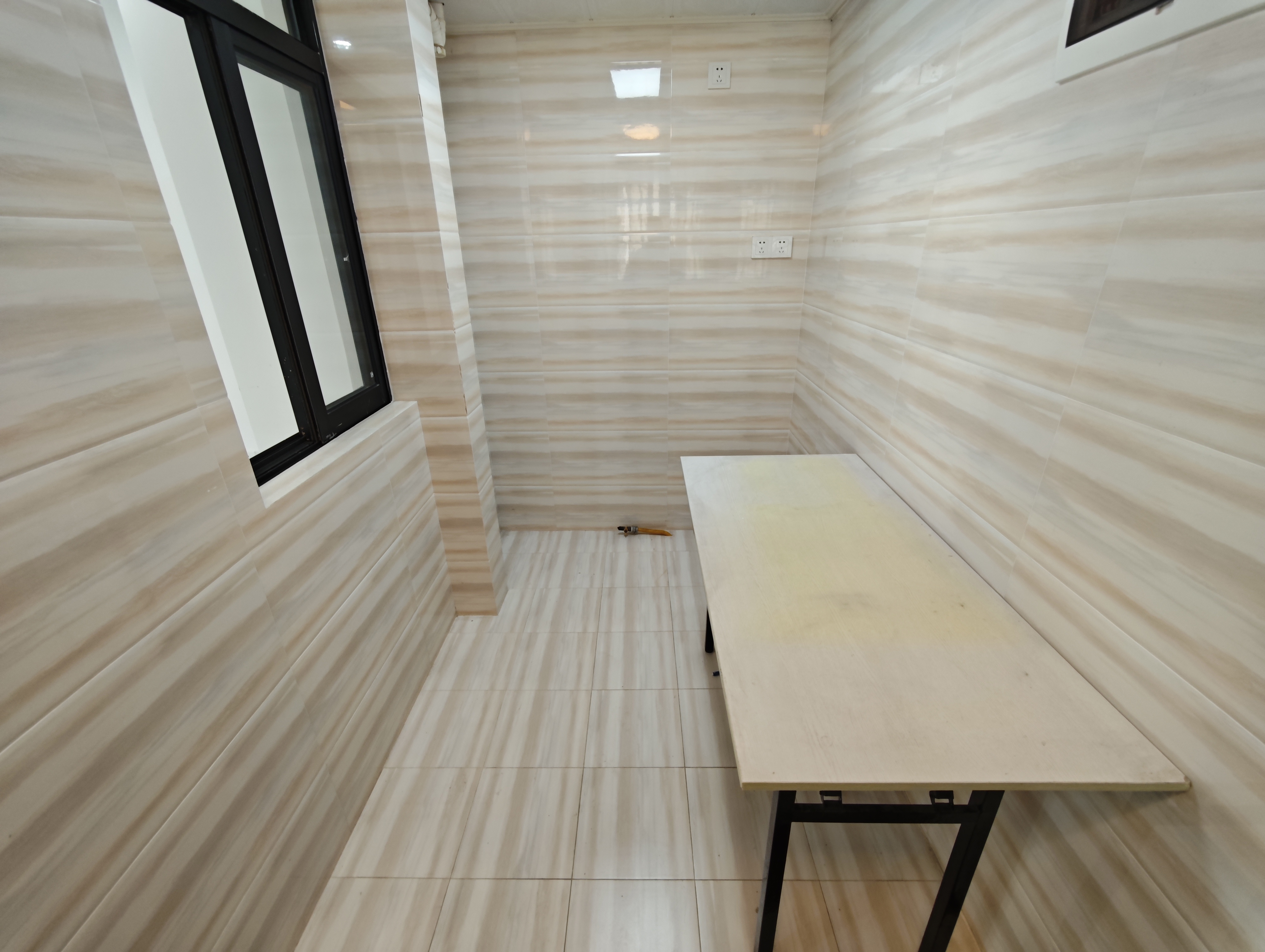 盛贤景都  2室2厅1卫   2300.00元/月