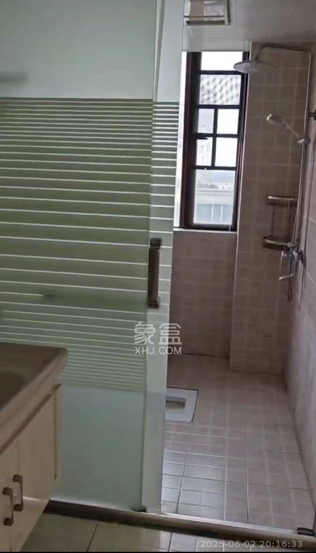 万里时代  4室2厅1卫   2800.00元/月室内图