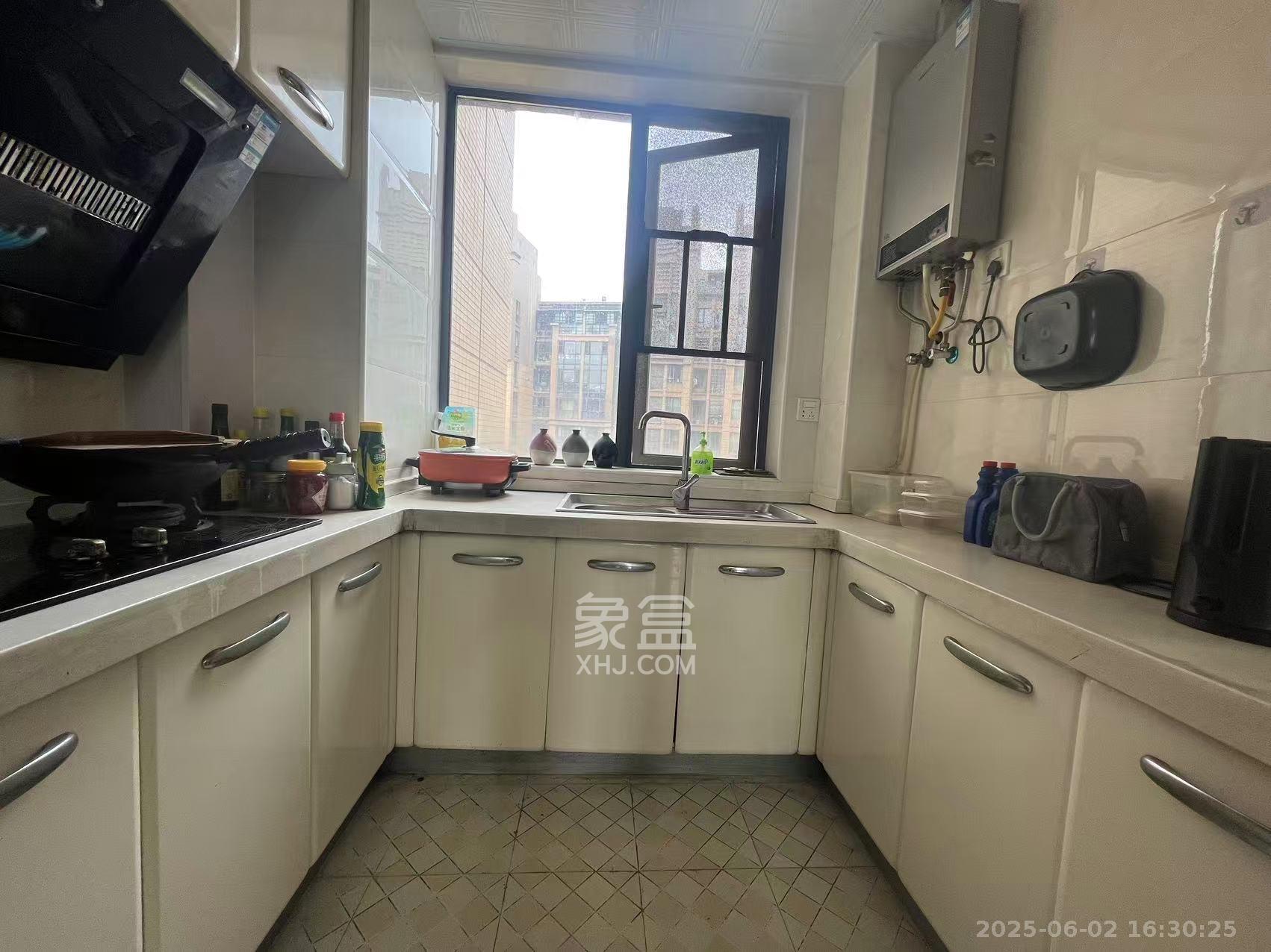 荣盛花语馨苑 2室2厅1卫 2200.0元/月 荣盛花语馨苑 2室2厅1卫 2200.0元/月室内图