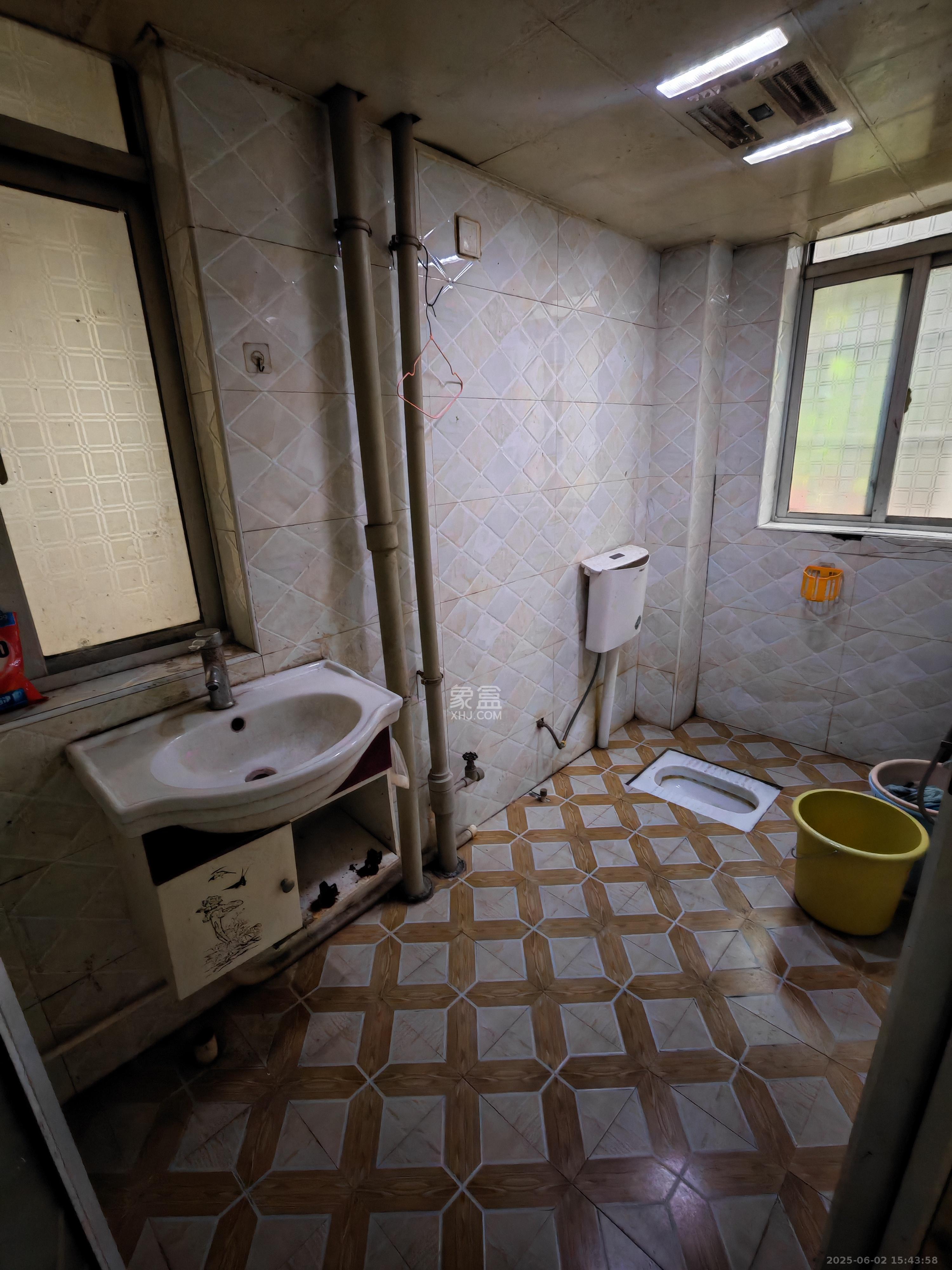 华银园 3室2厅2卫 1800.0元/月 华银园 3室2厅2卫 1800.0元/月室内图