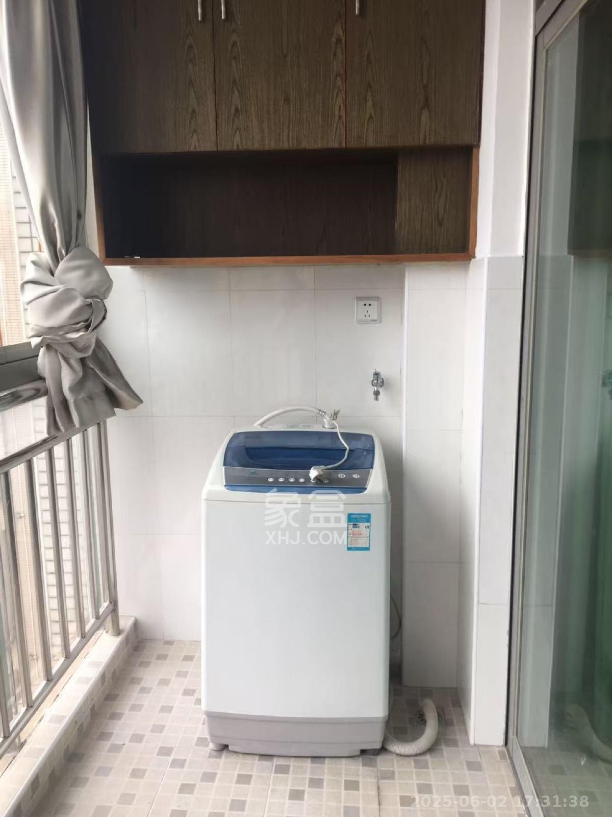 新城新世界一二三期  3室2厅1卫   2700.00元/月室内图
