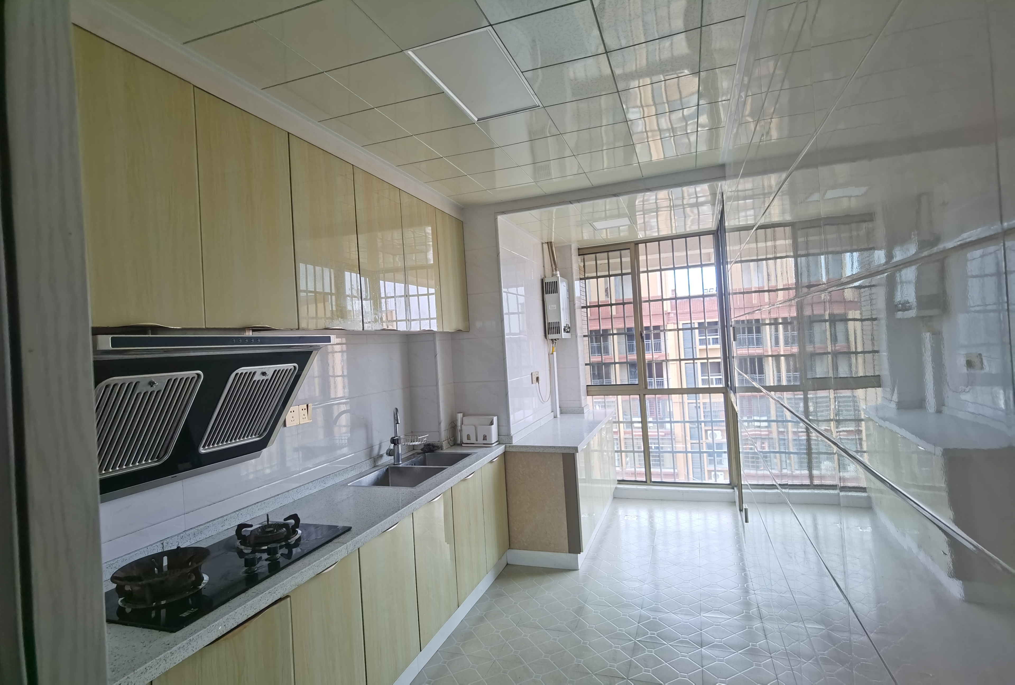 千里红小区(京明时代广场)  3室2厅2卫   2000.00元/月 千里红小区(京明时代广场)  3室2厅2卫   2000.00元/月室内图