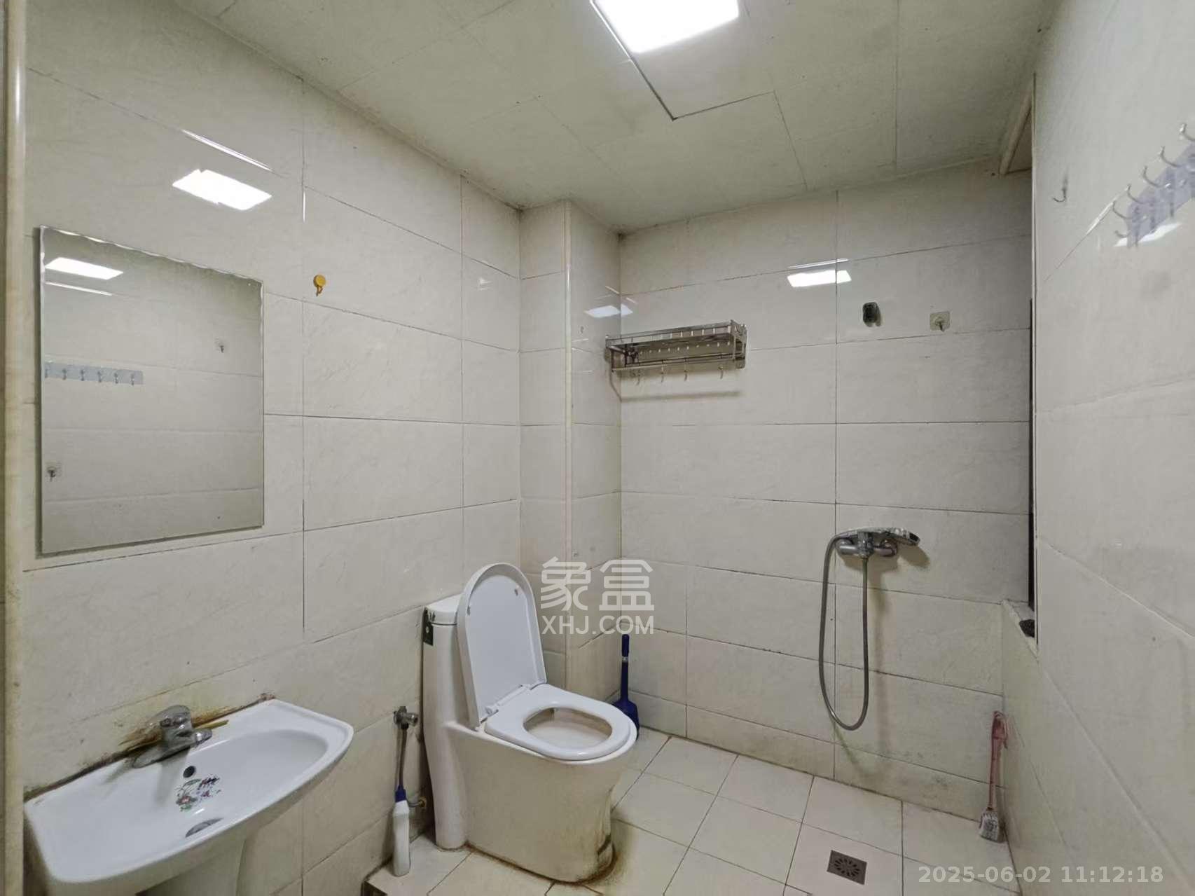 沁园春御院  1室2厅1卫   2400.00元/月室内图