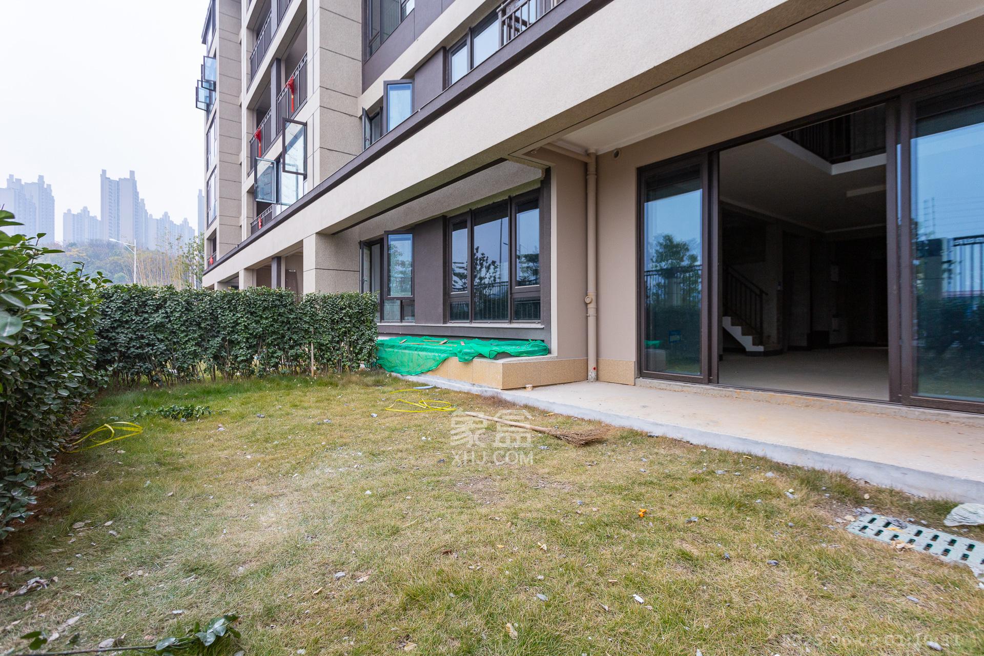 时代建发和著  5室2厅2卫   330.00万其他