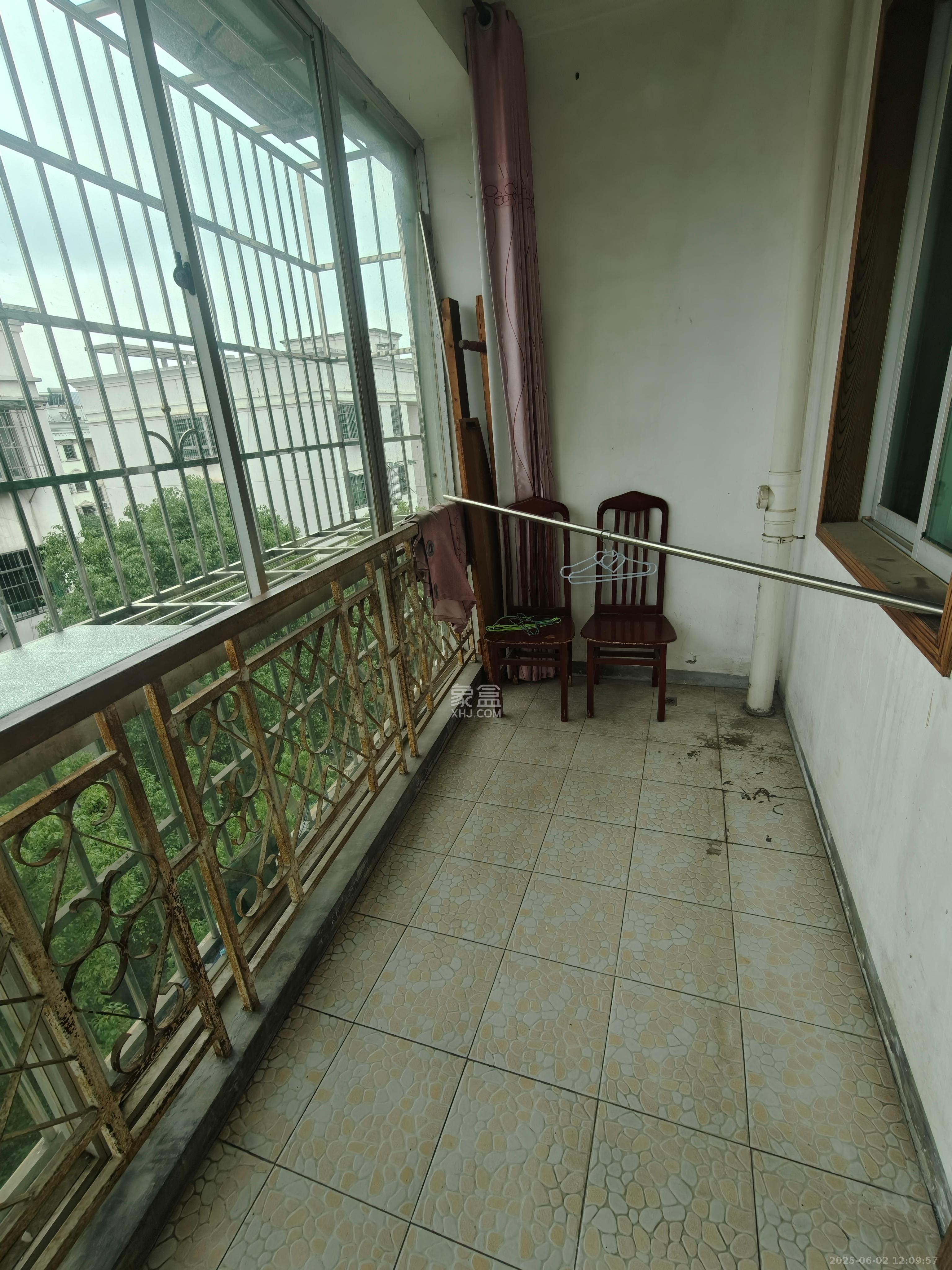 中南汽车世界 2室1厅1卫 900.0元/月 中南汽车世界 2室1厅1卫 900.0元/月室内图