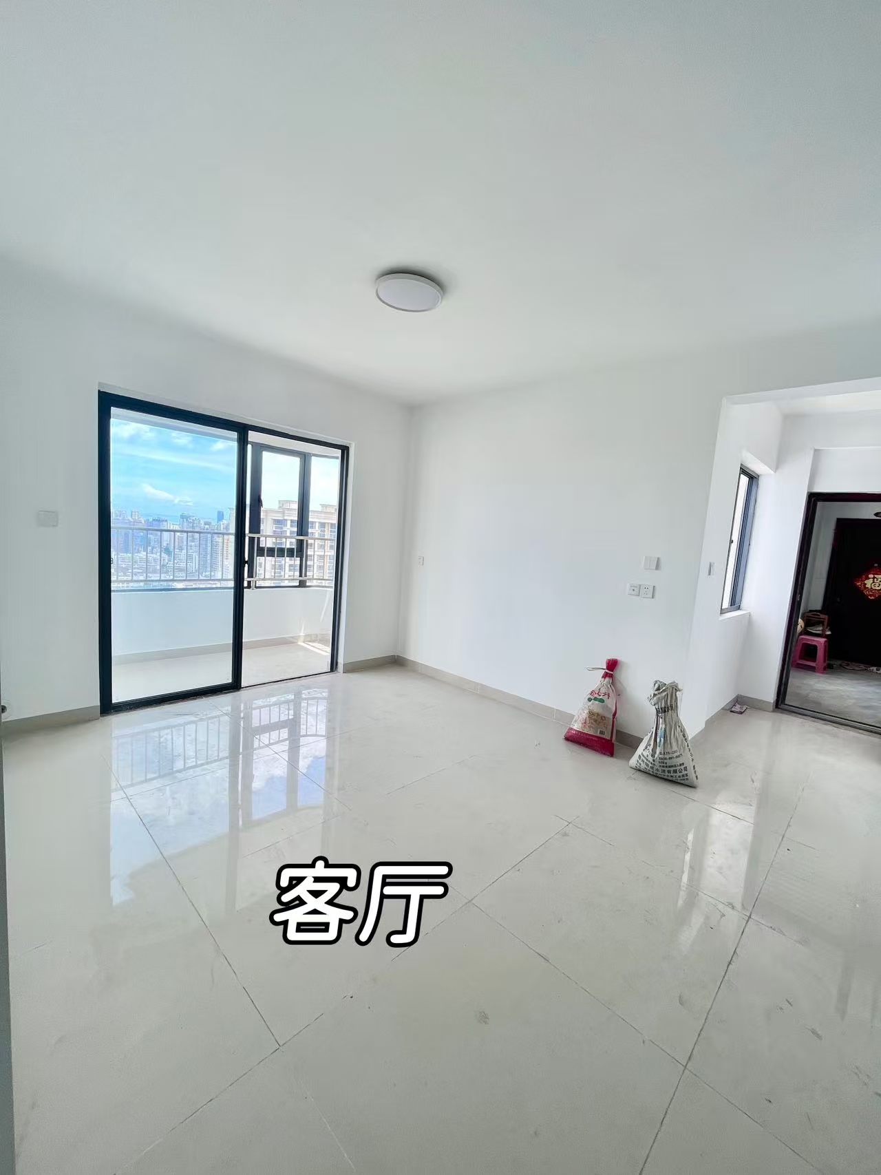 龙城新景  3室2厅2卫   2600.00元/月室内图