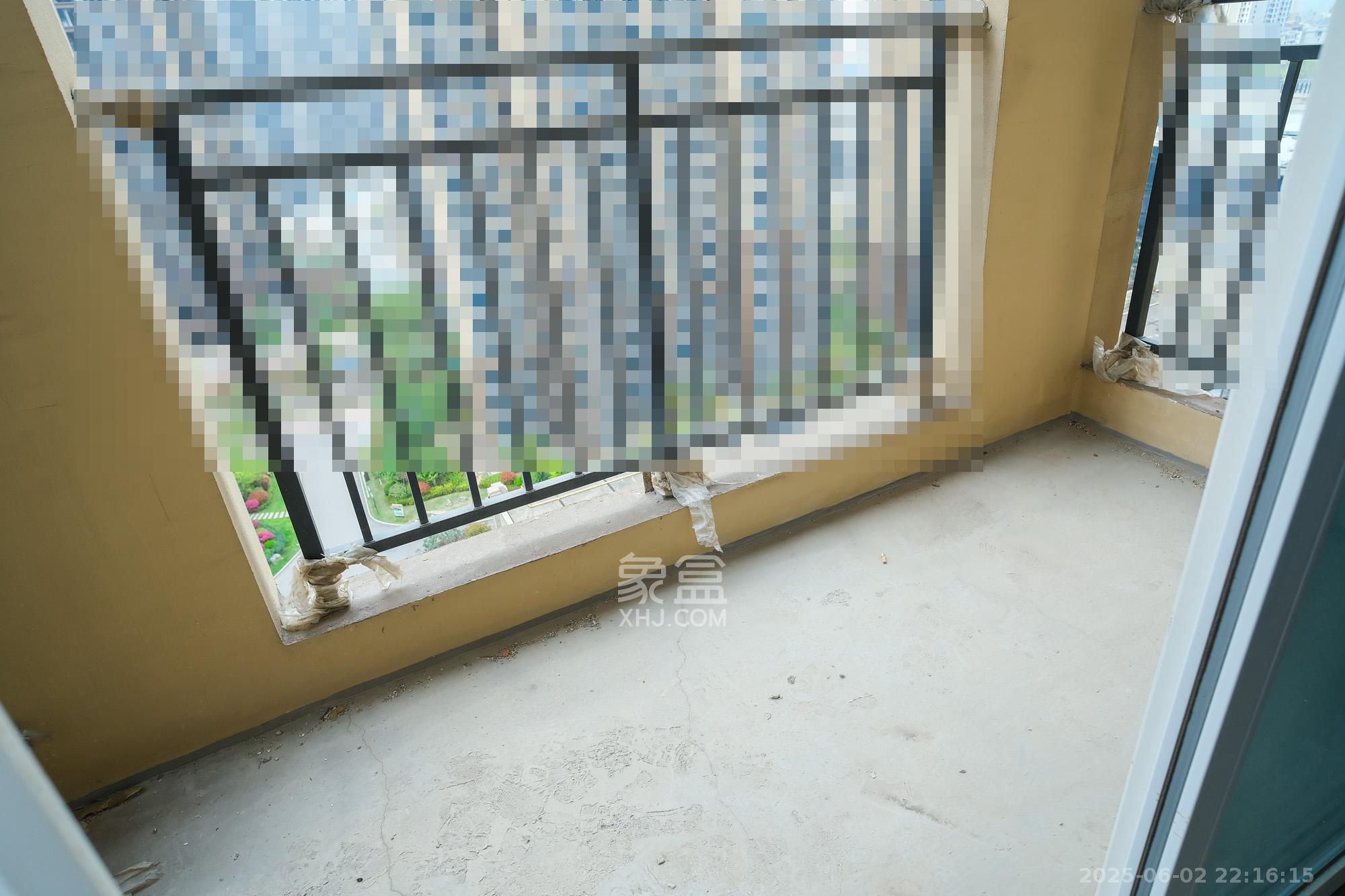 荣盛花语城 4室2厅2卫 95.0万 荣盛花语城 4室2厅2卫 95.0万阳台