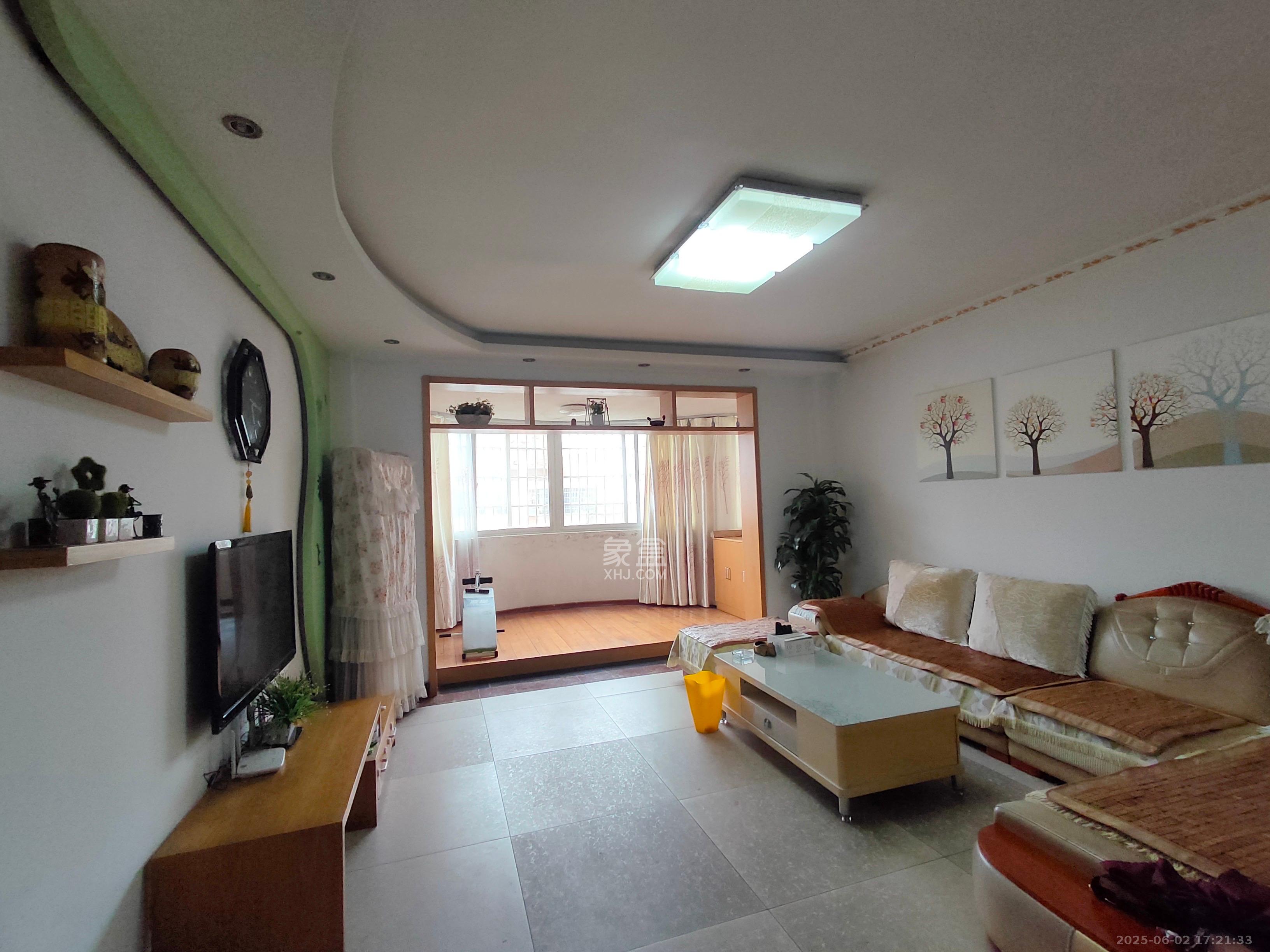 星城国际  3室2厅2卫   1800.00元/月