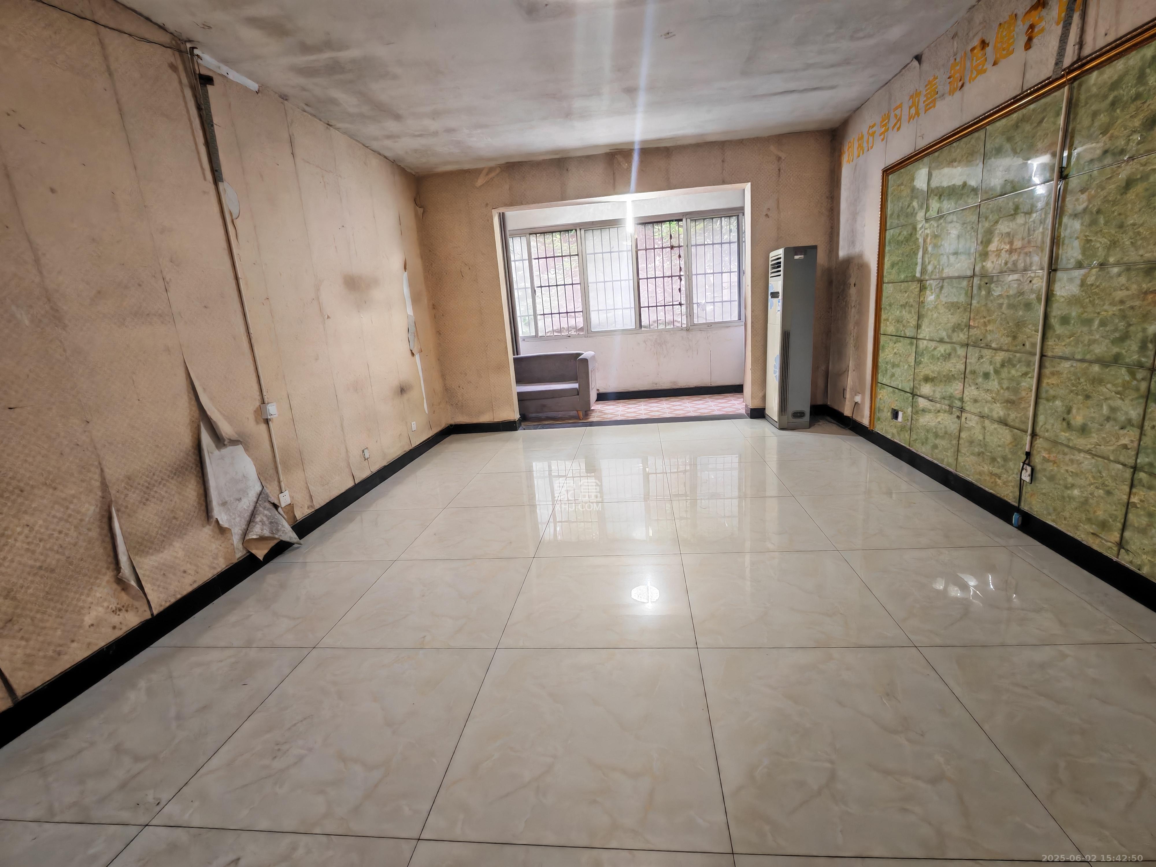 华银园 3室2厅2卫 1800.0元/月 华银园 3室2厅2卫 1800.0元/月室内图