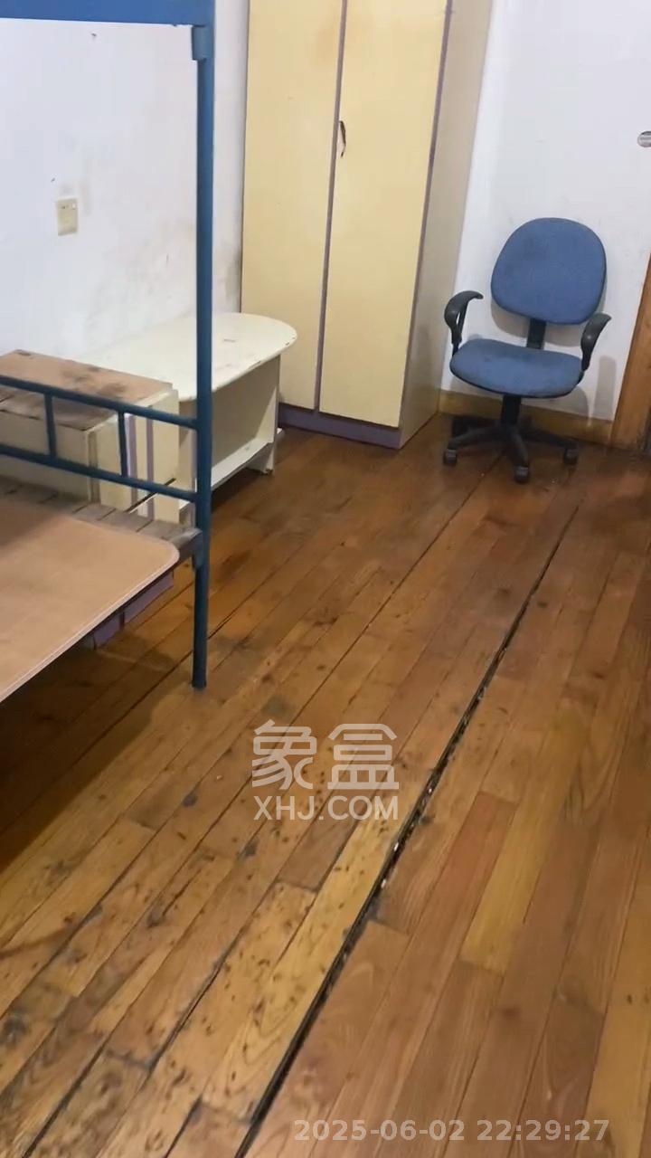 燕山街社区  3室1厅1卫   1800.00元/月室内图
