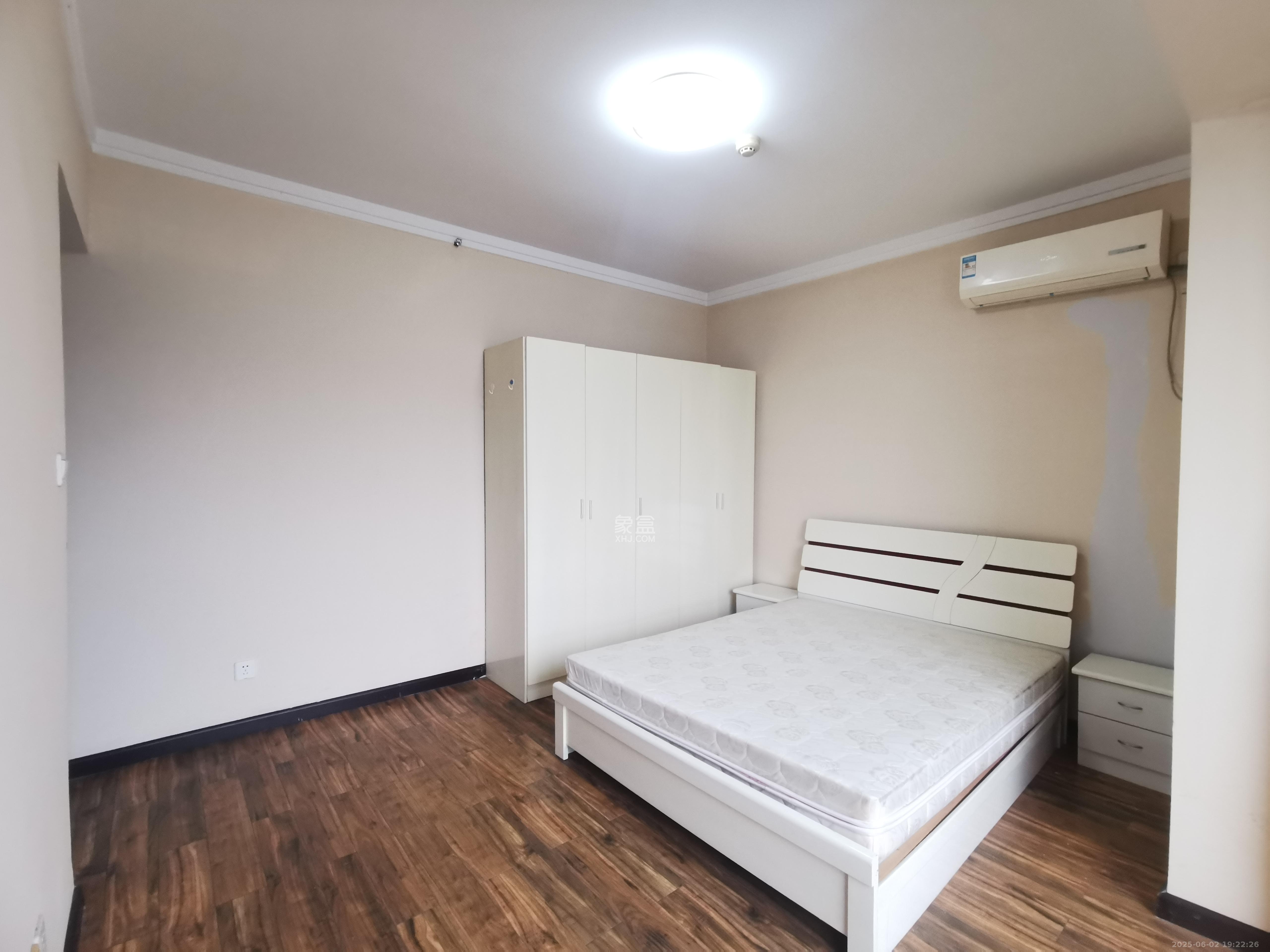 标志商务中心  1室1厅0卫    1800.0元/月 标志商务中心  1室1厅0卫    1800.0元/月室内图