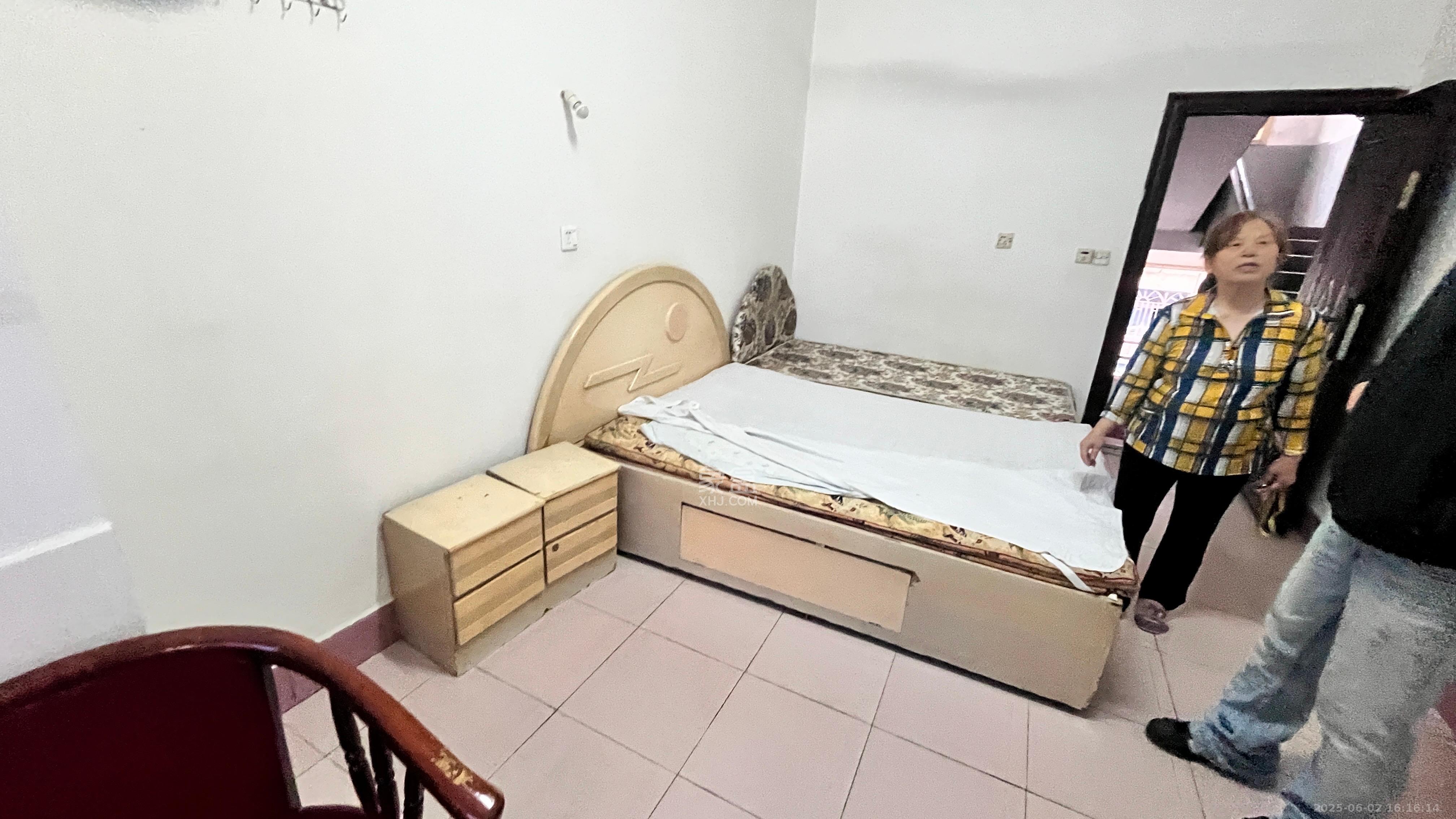 牛串岭小区  1室1厅1卫    800.0元/月 牛串岭小区  1室1厅1卫    800.0元/月室内图1