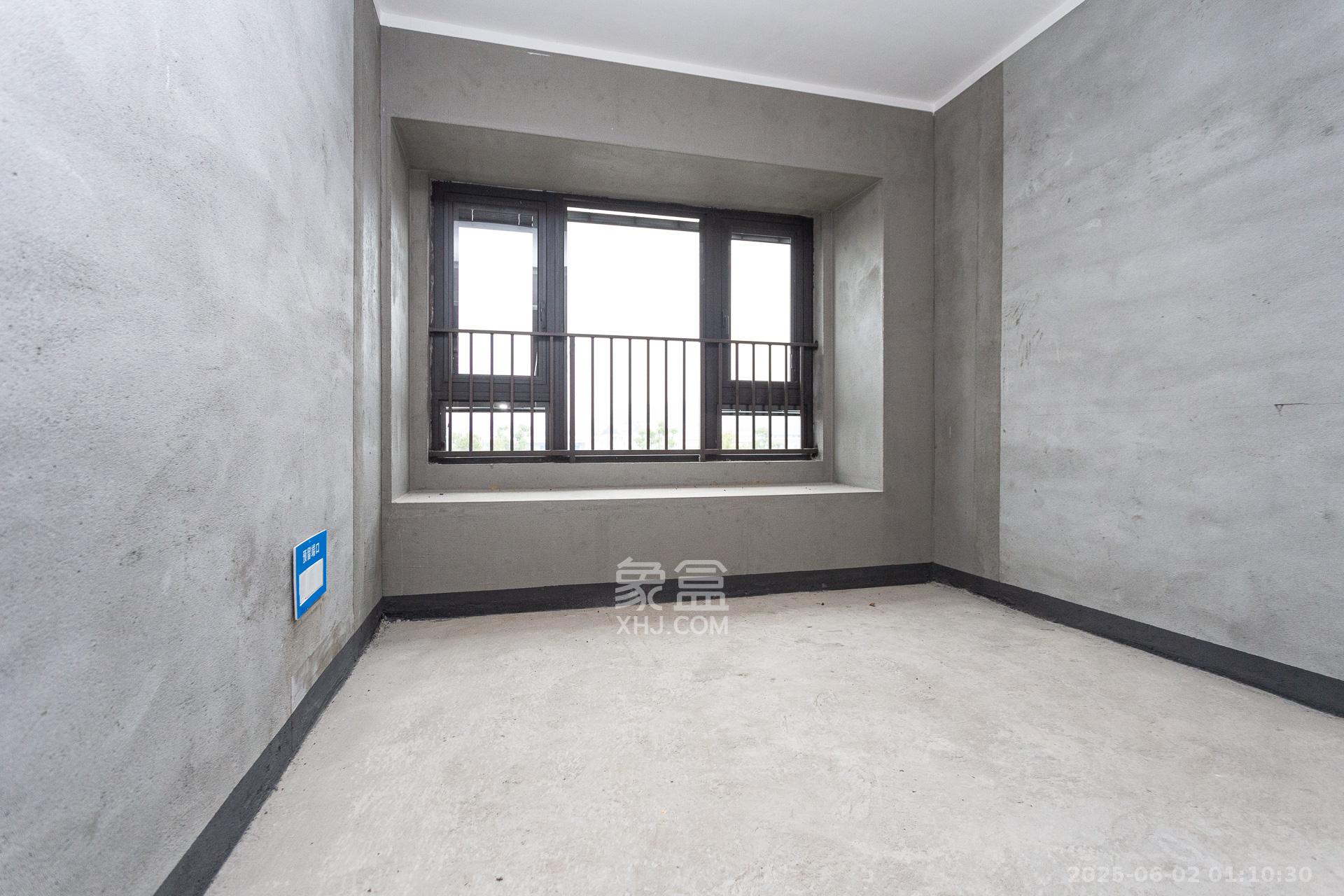 时代建发和著  5室2厅2卫   330.00万卧室