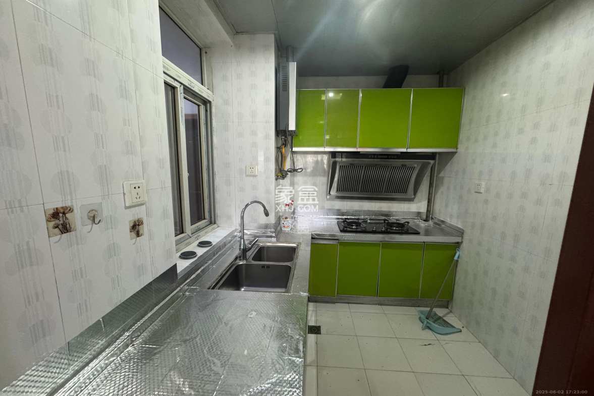 楚天中苑  3室2厅2卫    1800.0元/月 楚天中苑  3室2厅2卫    1800.0元/月室内图