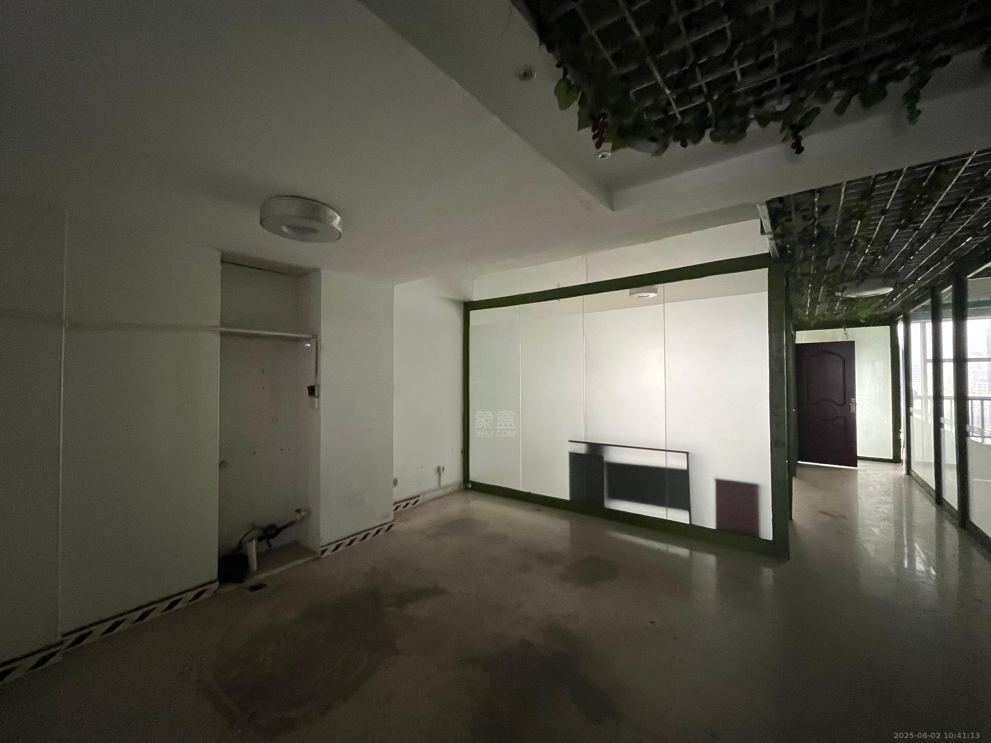 家润多 1室1厅1卫 2300.0元/月 家润多 1室1厅1卫 2300.0元/月室内图