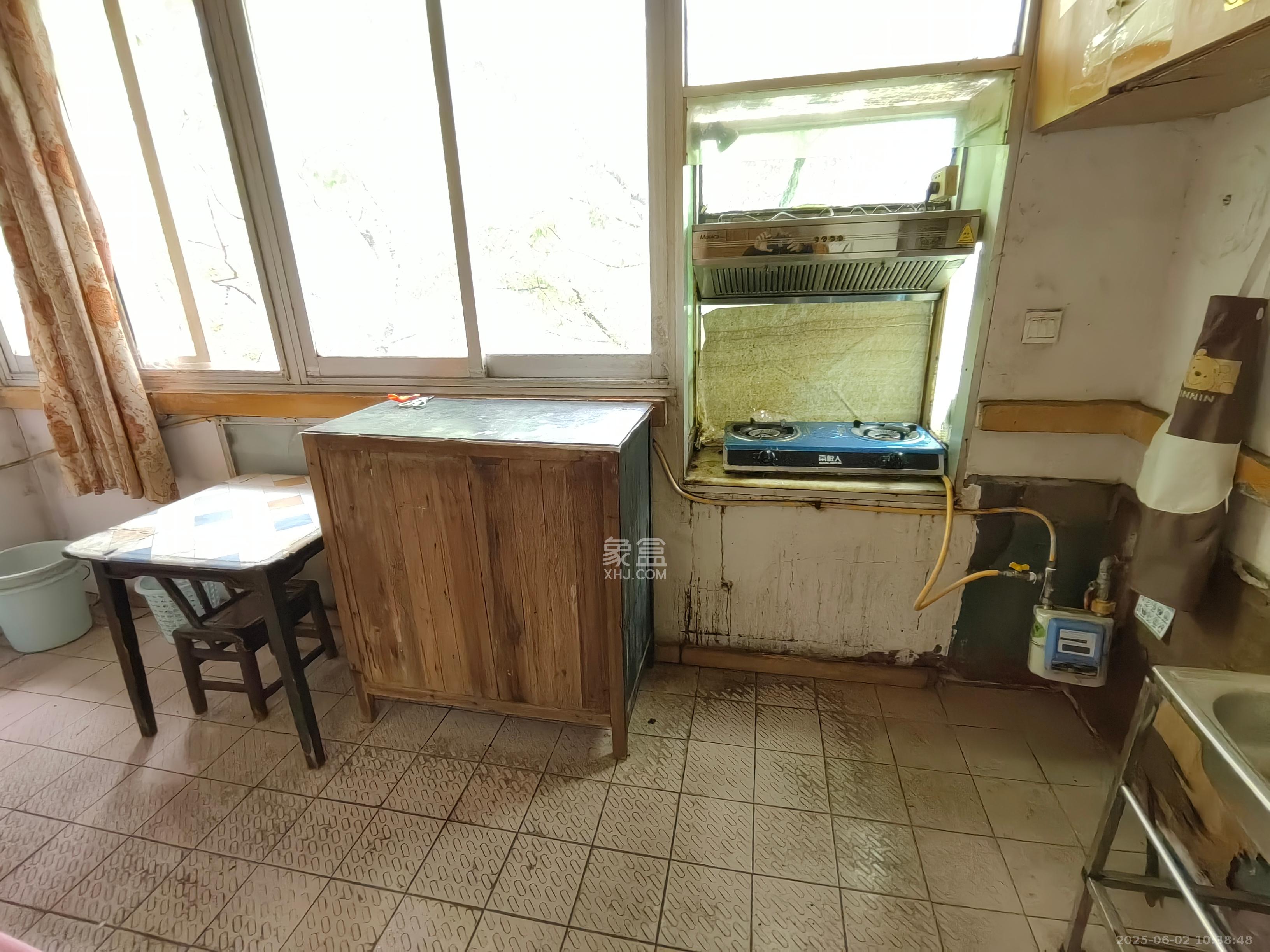 水泵厂宿舍  2室1厅1卫   1400.00元/月室内图