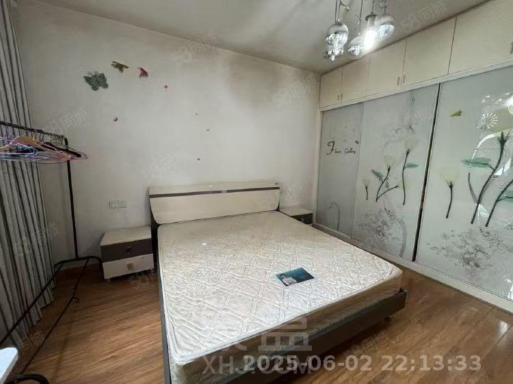 嘉盛华府  3室2厅2卫   1400.00元/月室内图