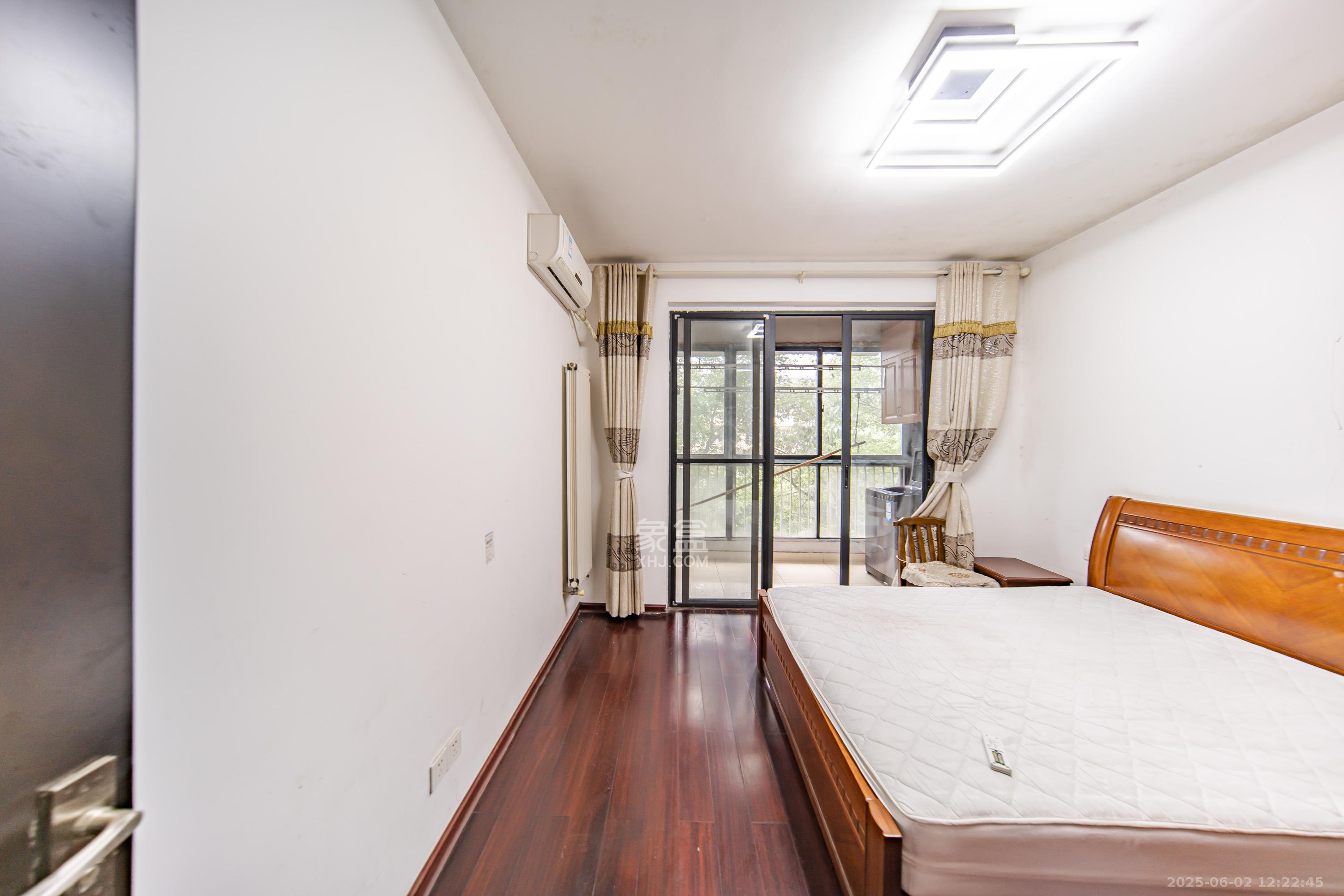 阳光100三期  3室2厅2卫    106.0万 阳光100三期  3室2厅2卫    106.0万卧室