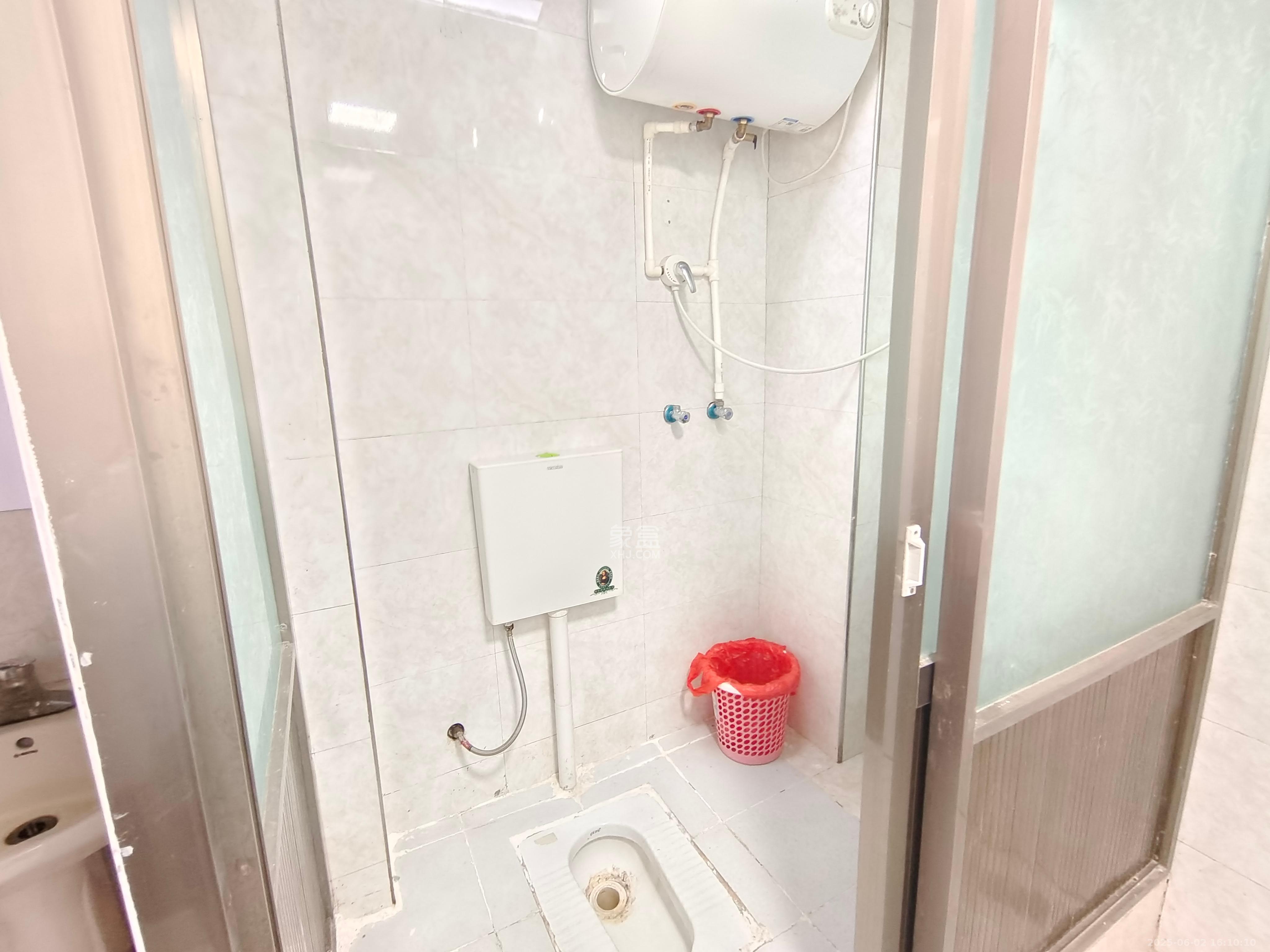 阳光100三期  1室1厅1卫   1200.00元/月室内图