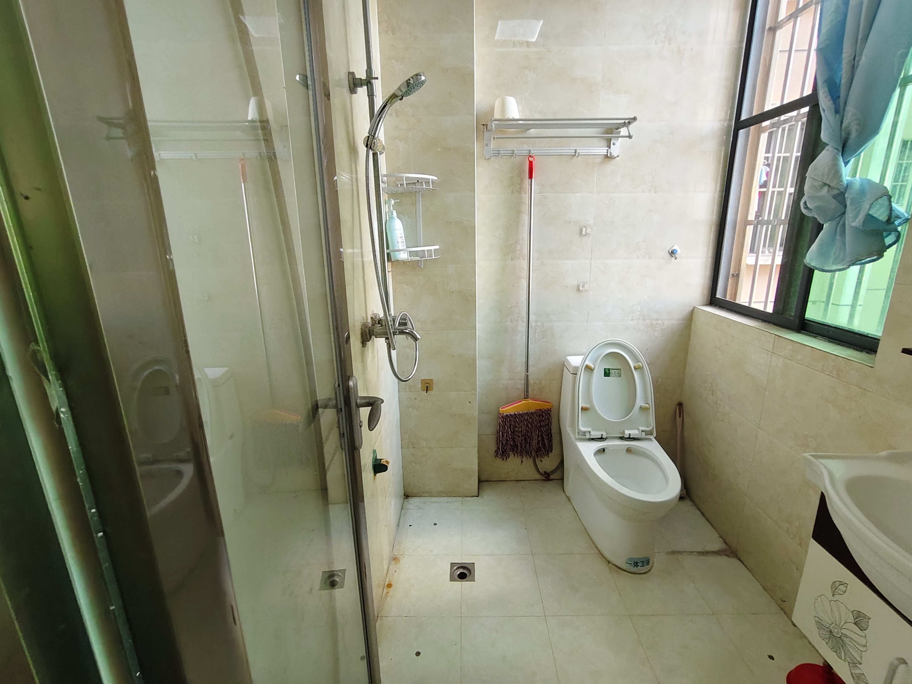 海阳小区  2室2厅1卫   1800.00元/月室内图
