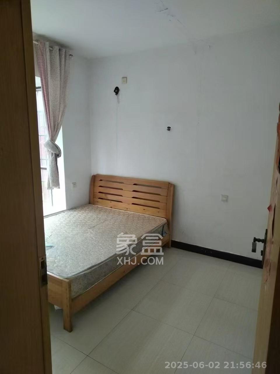 湘绣城 3室2厅2卫 1600.0元/月 湘绣城 3室2厅2卫 1600.0元/月室内图