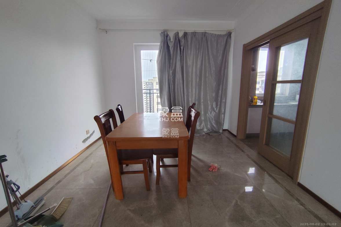 新华联梦想城  3室2厅2卫    2100.0元/月 新华联梦想城  3室2厅2卫    2100.0元/月室内图