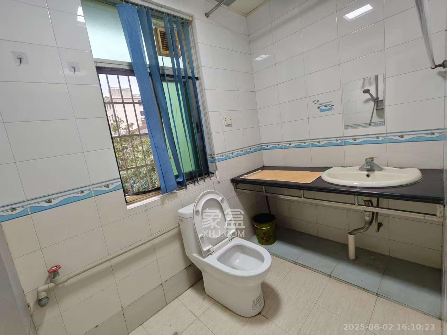 望兴家园 3室2厅2卫 2800.0元/月 望兴家园 3室2厅2卫 2800.0元/月室内图