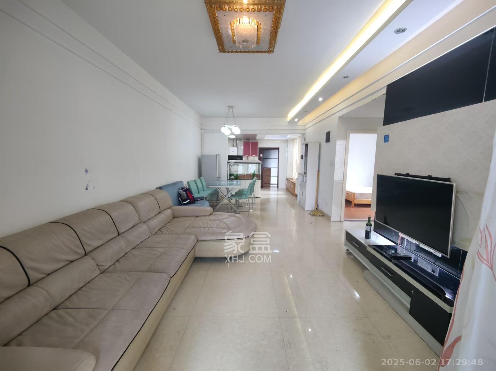 藏珑湖上国际花园 2室2厅1卫 2600.0元/月 藏珑湖上国际花园 2室2厅1卫 2600.0元/月室内图