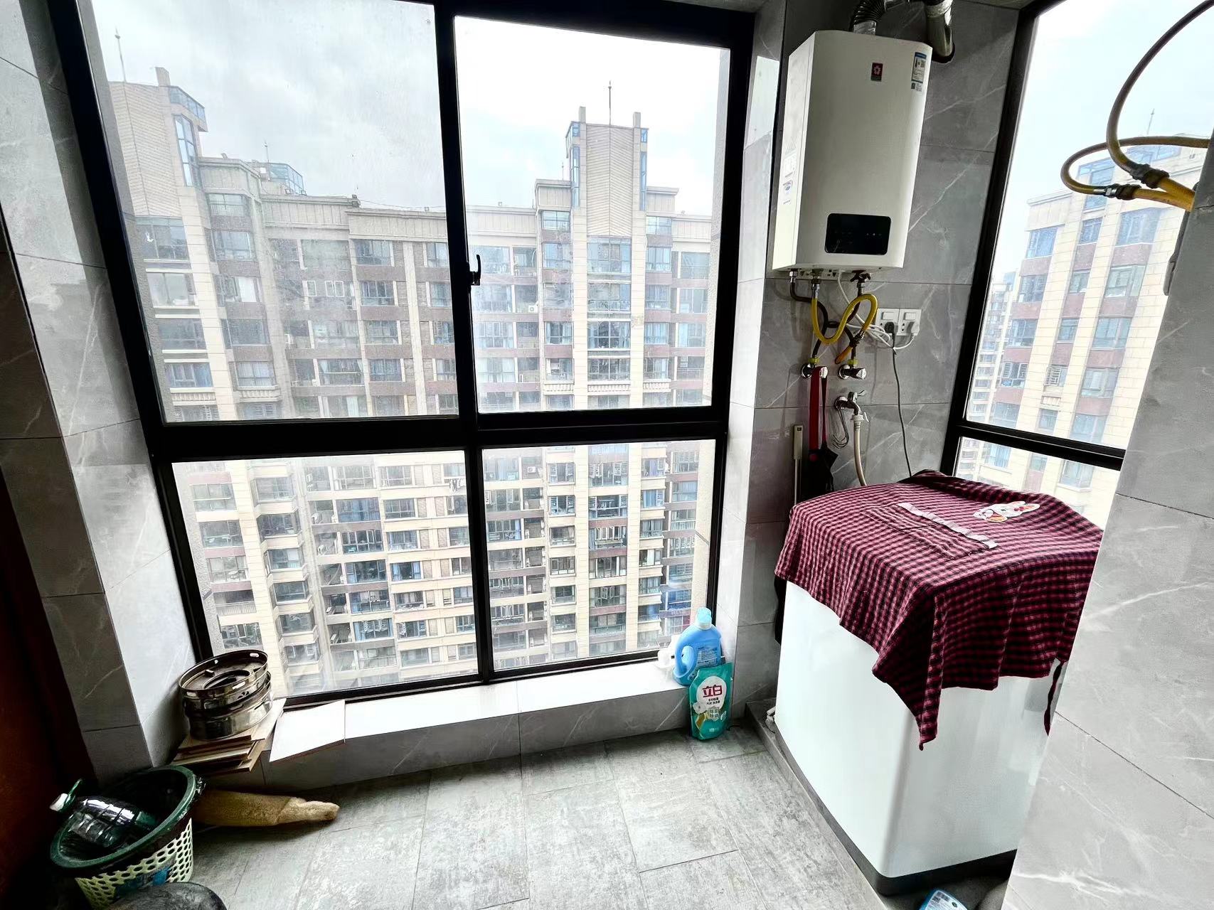 铂金汉宫  3室2厅2卫    81.8万 铂金汉宫  3室2厅2卫    81.8万室内图