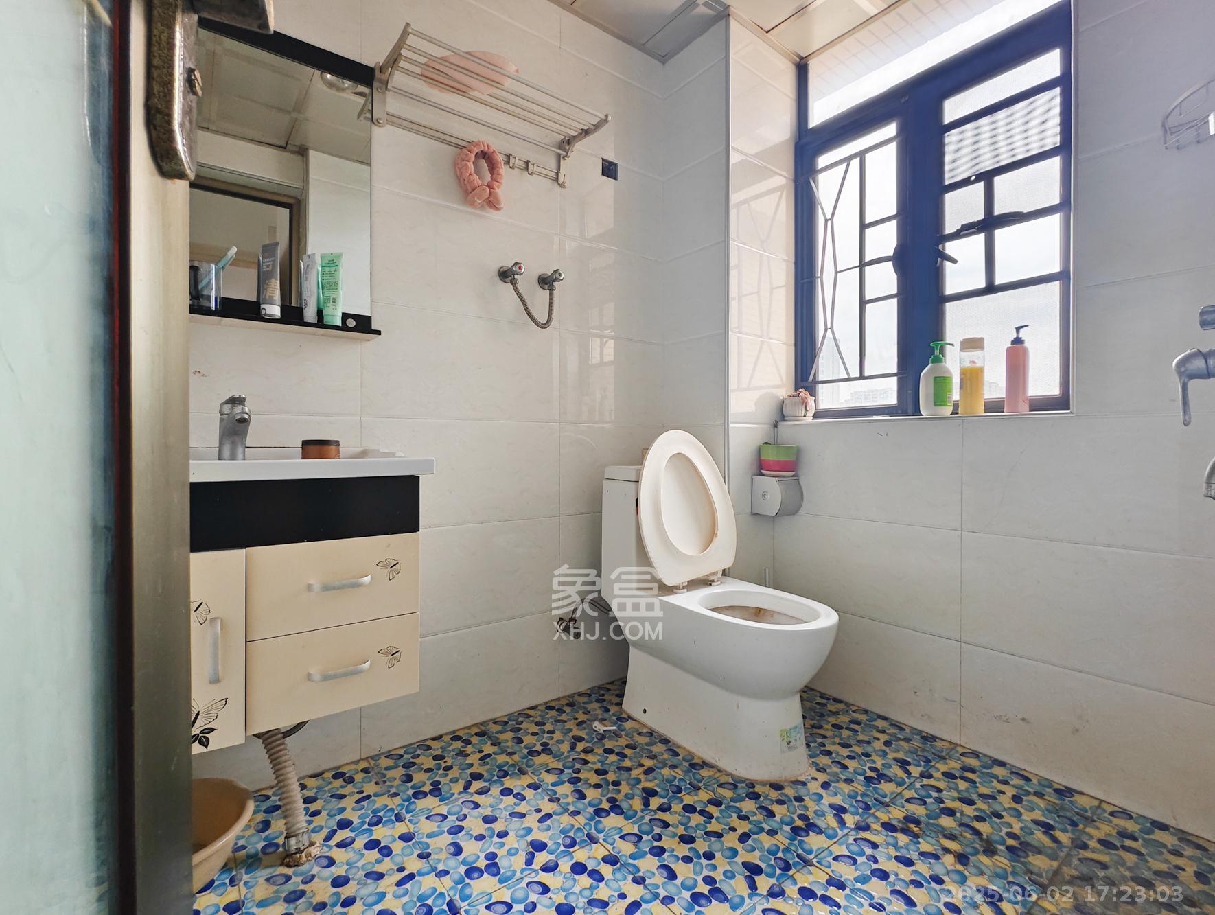 七里香榭 3室1厅1卫 68.0万 七里香榭 3室1厅1卫 68.0万卫生间