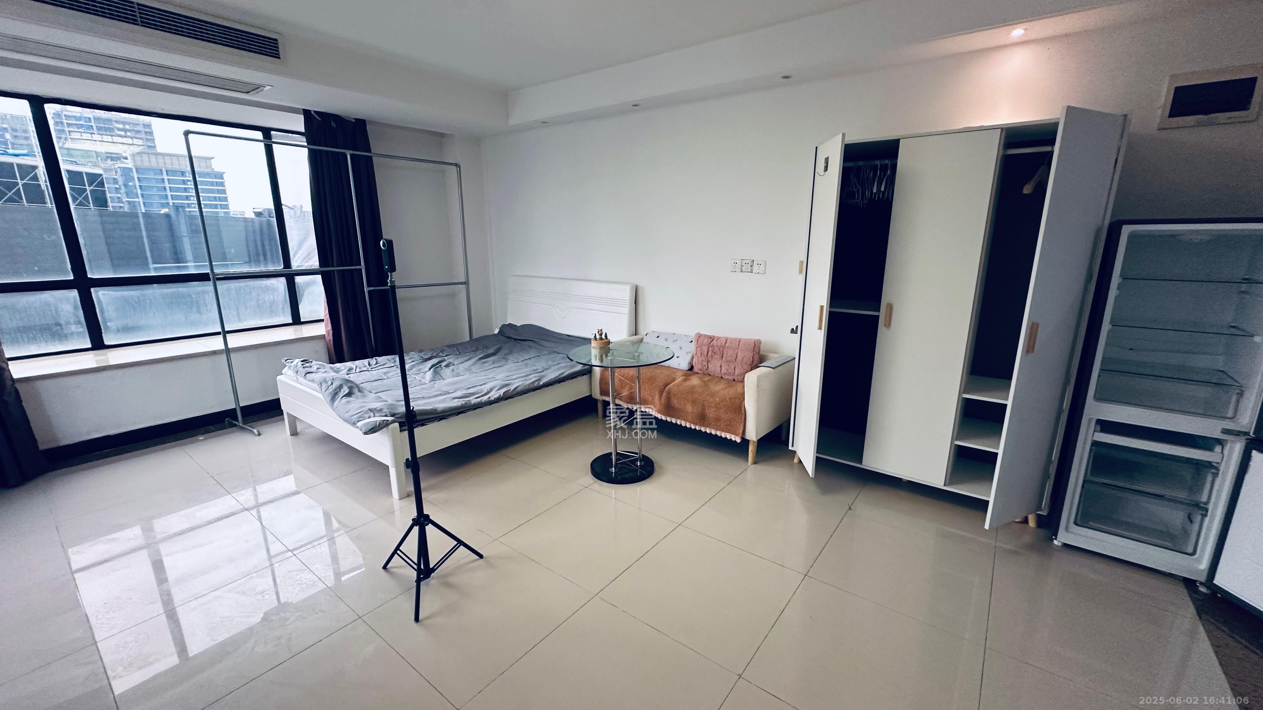 嘉斯茂购物广场(国中星城) 1室1厅1卫 1800.0元/月 嘉斯茂购物广场(国中星城) 1室1厅1卫 1800.0元/月室内图