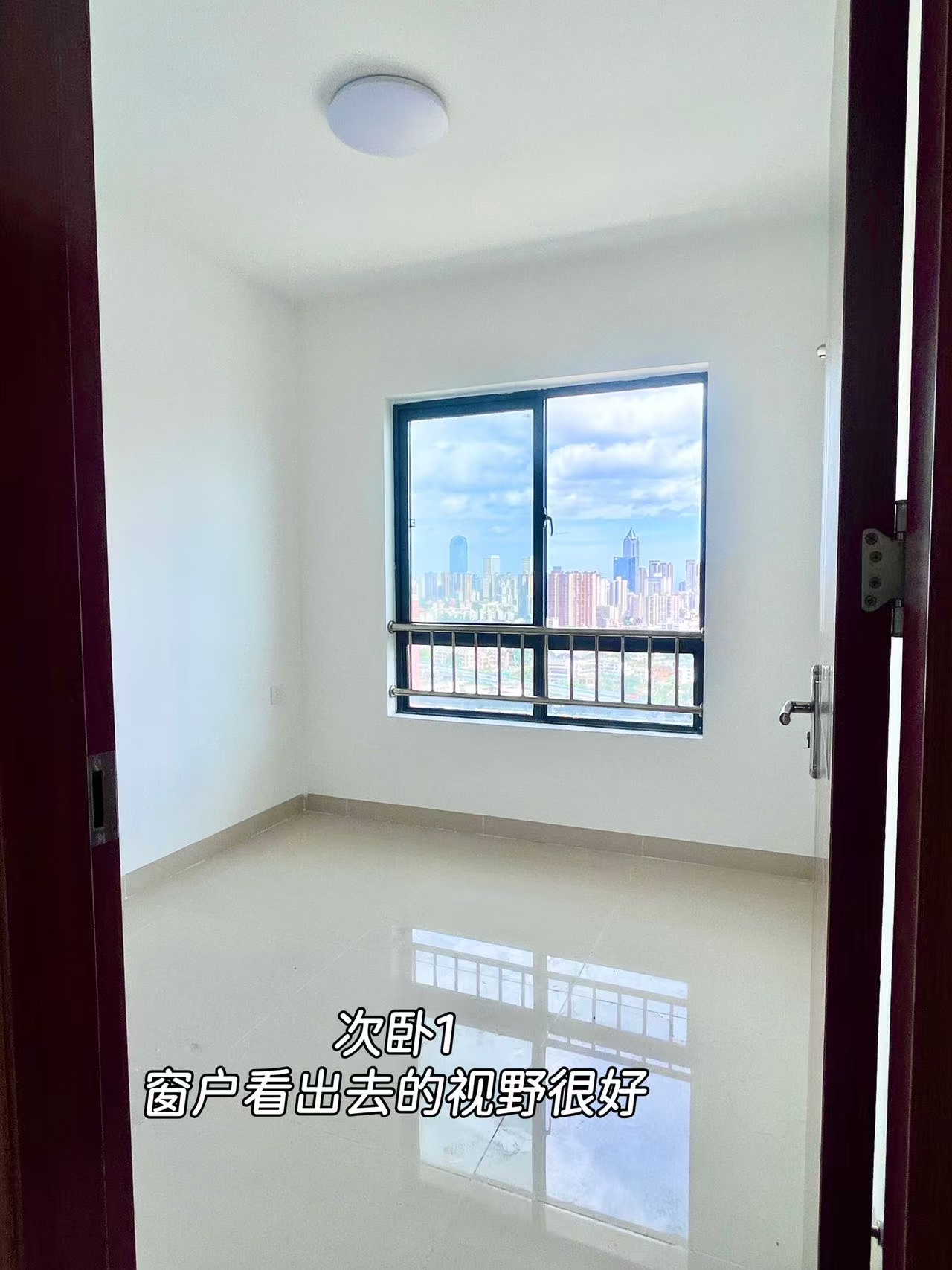 龙城新景  3室2厅2卫   2600.00元/月室内图