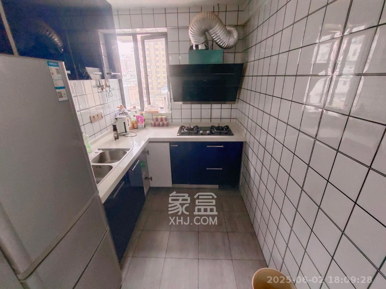 五一钻界  2室1厅1卫   3500.00元/月室内图