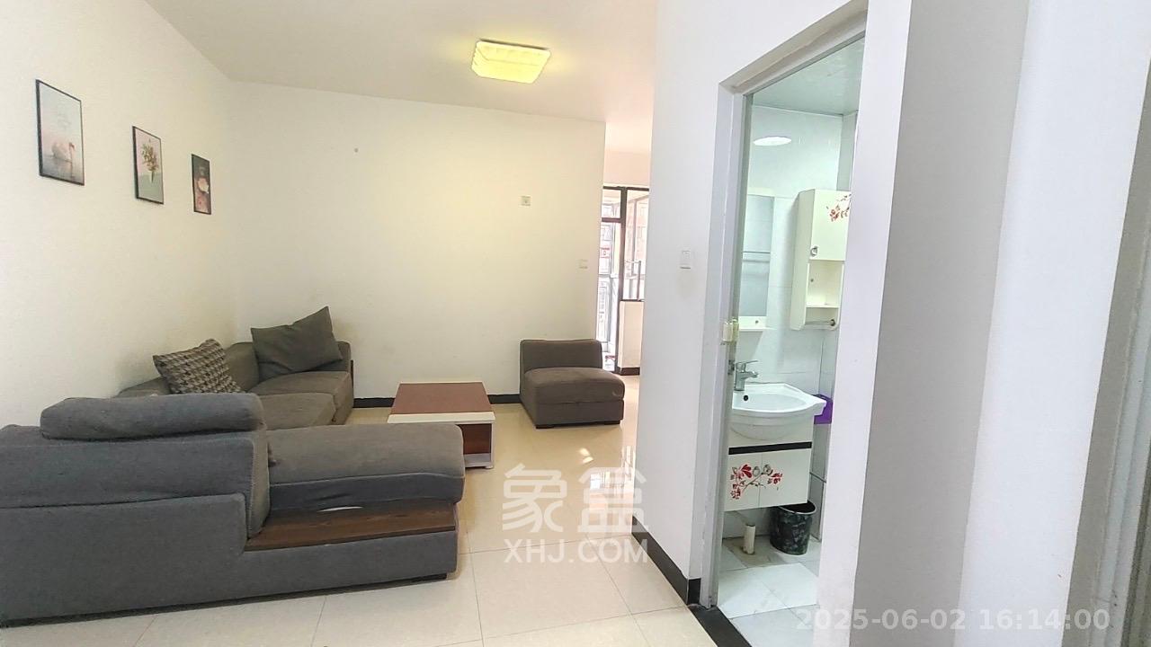 金领家族  1室1厅1卫   1600.00元/月室内图1