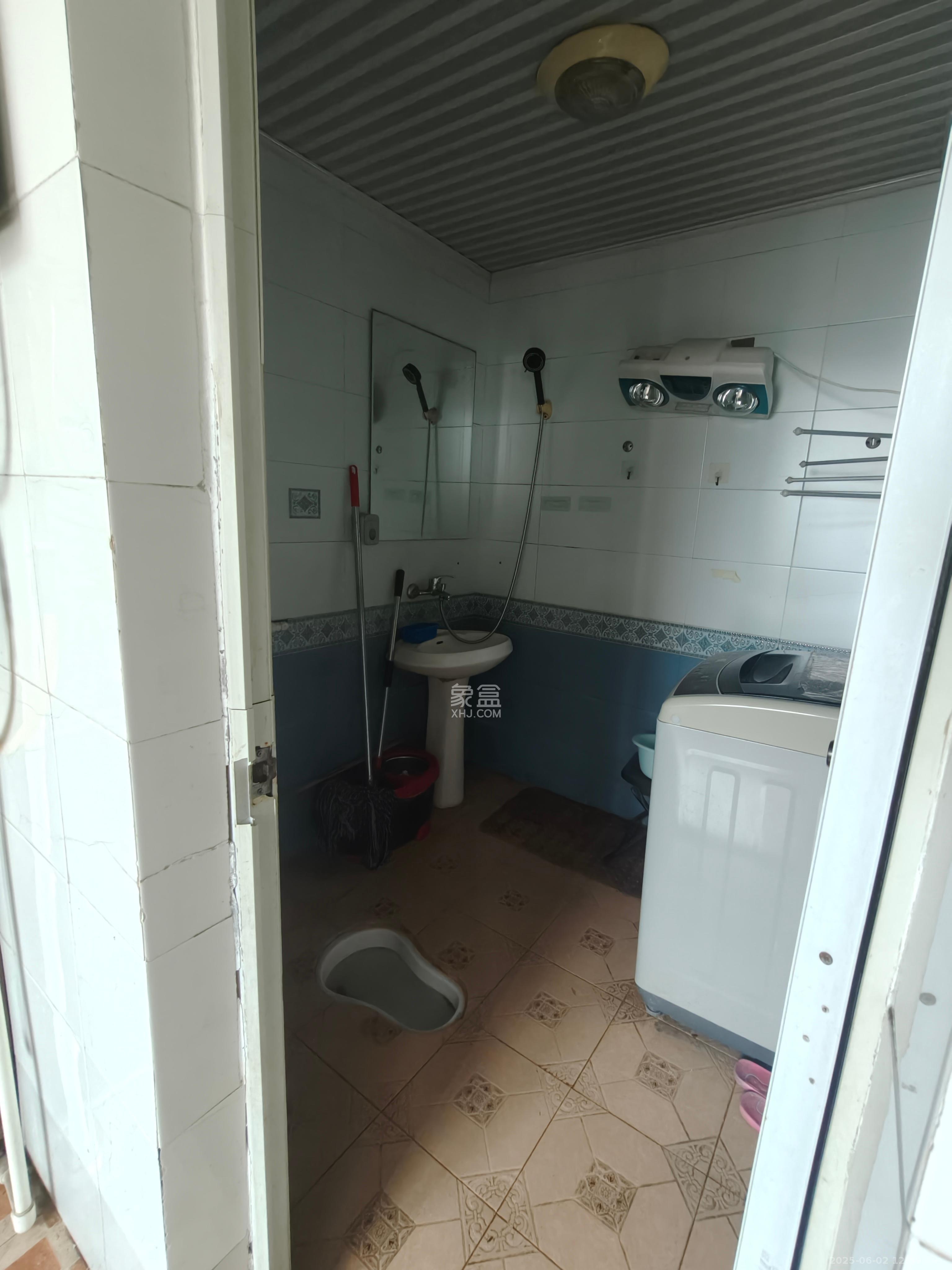 中南汽车世界 2室1厅1卫 900.0元/月 中南汽车世界 2室1厅1卫 900.0元/月室内图